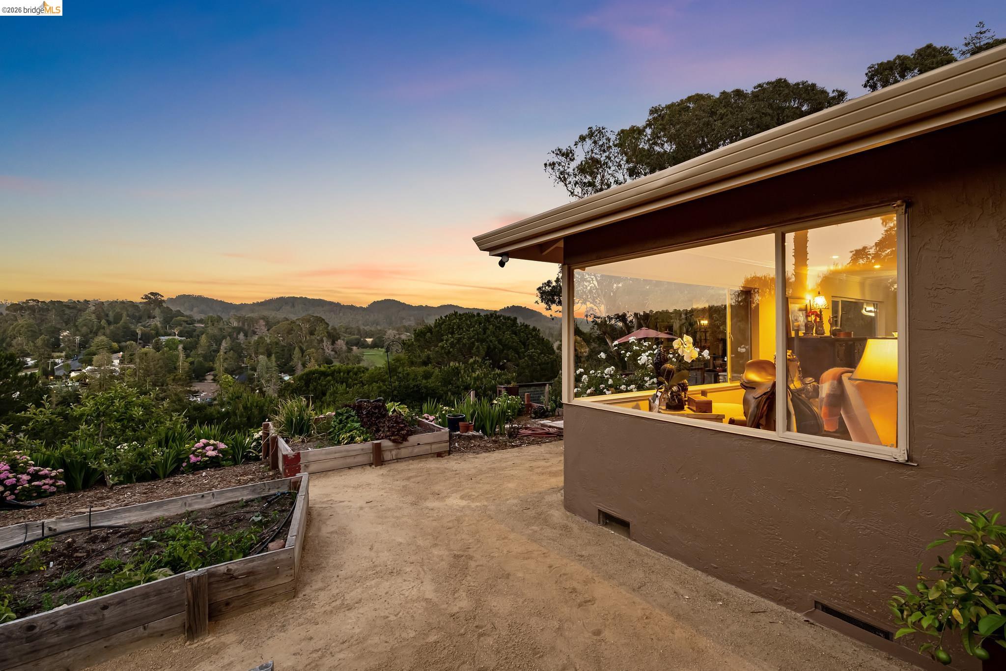 Detail Gallery Image 58 of 60 For 4450 Turner Ave, Oakland,  CA 94605 - 4 Beds | 3 Baths