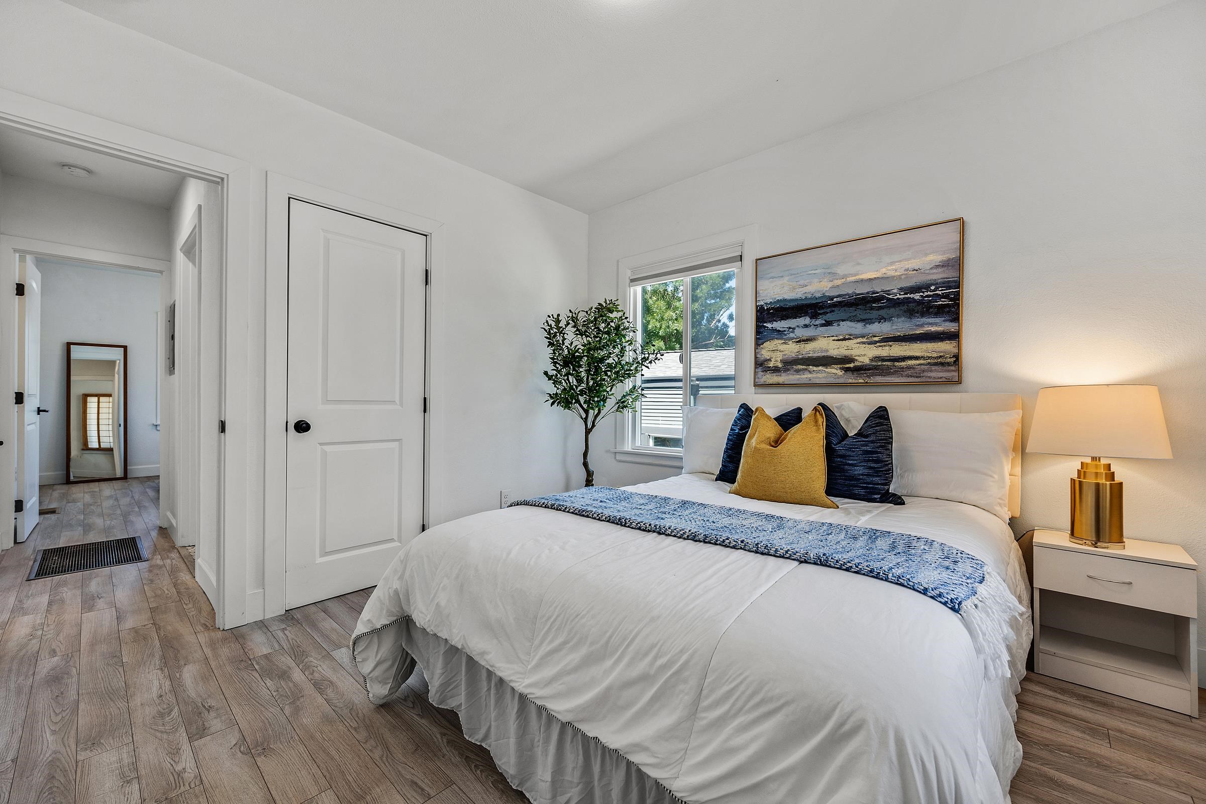 Detail Gallery Image 5 of 16 For 5407 Roberts Ave, Oakland,  CA 94619 - 2 Beds | 1 Baths