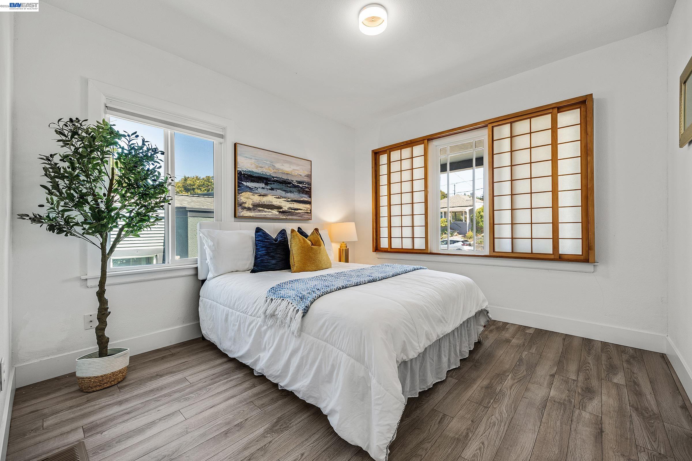 Detail Gallery Image 5 of 16 For 5407 Roberts Ave, Oakland,  CA 94619 - 2 Beds | 1 Baths