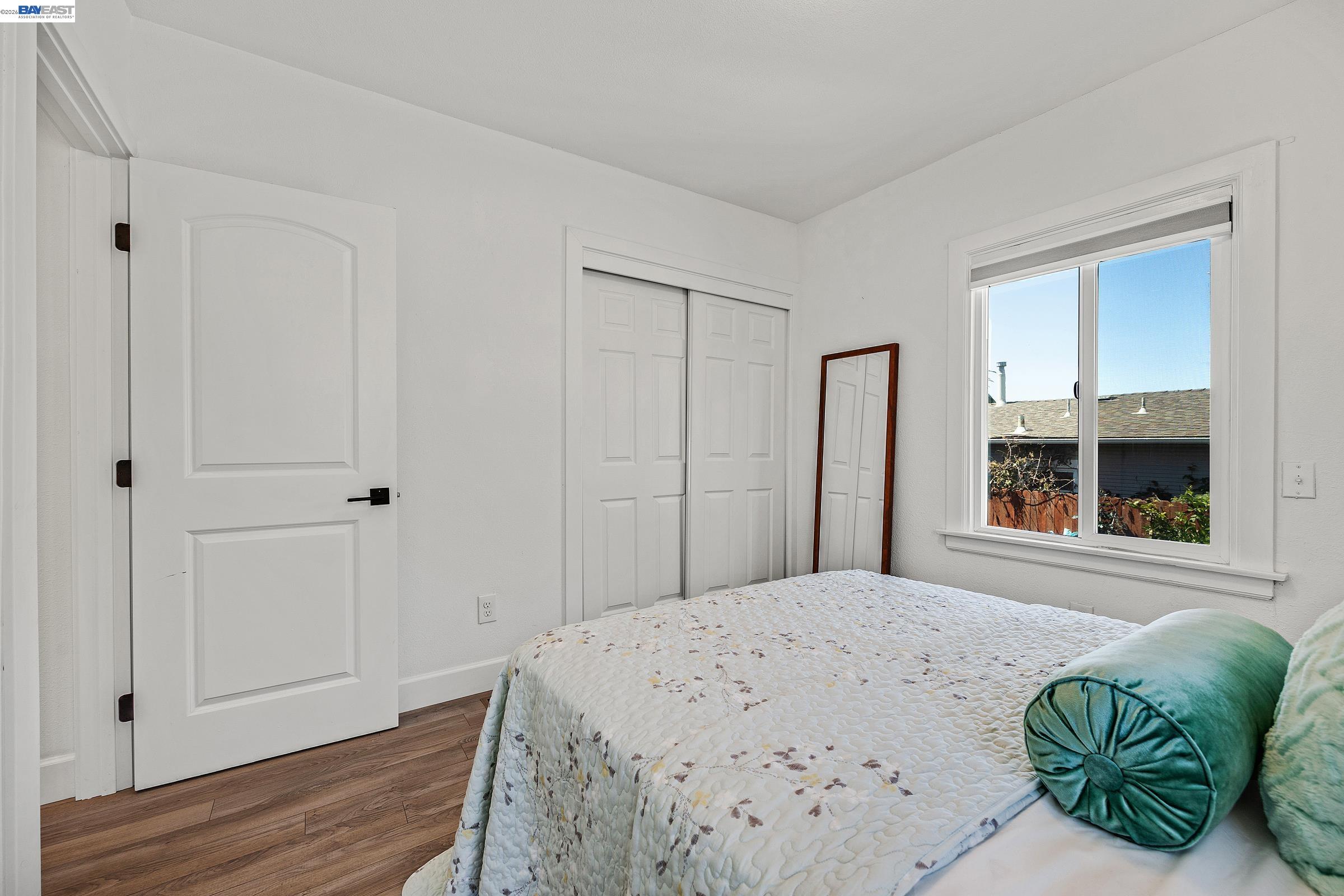 Detail Gallery Image 10 of 16 For 5407 Roberts Ave, Oakland,  CA 94619 - 2 Beds | 1 Baths