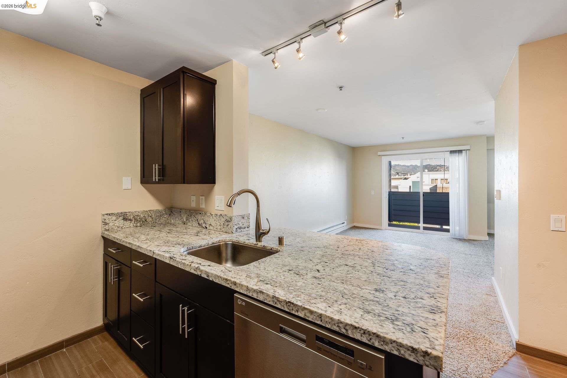 Photo #4: 41124382 Listing: Photo #4