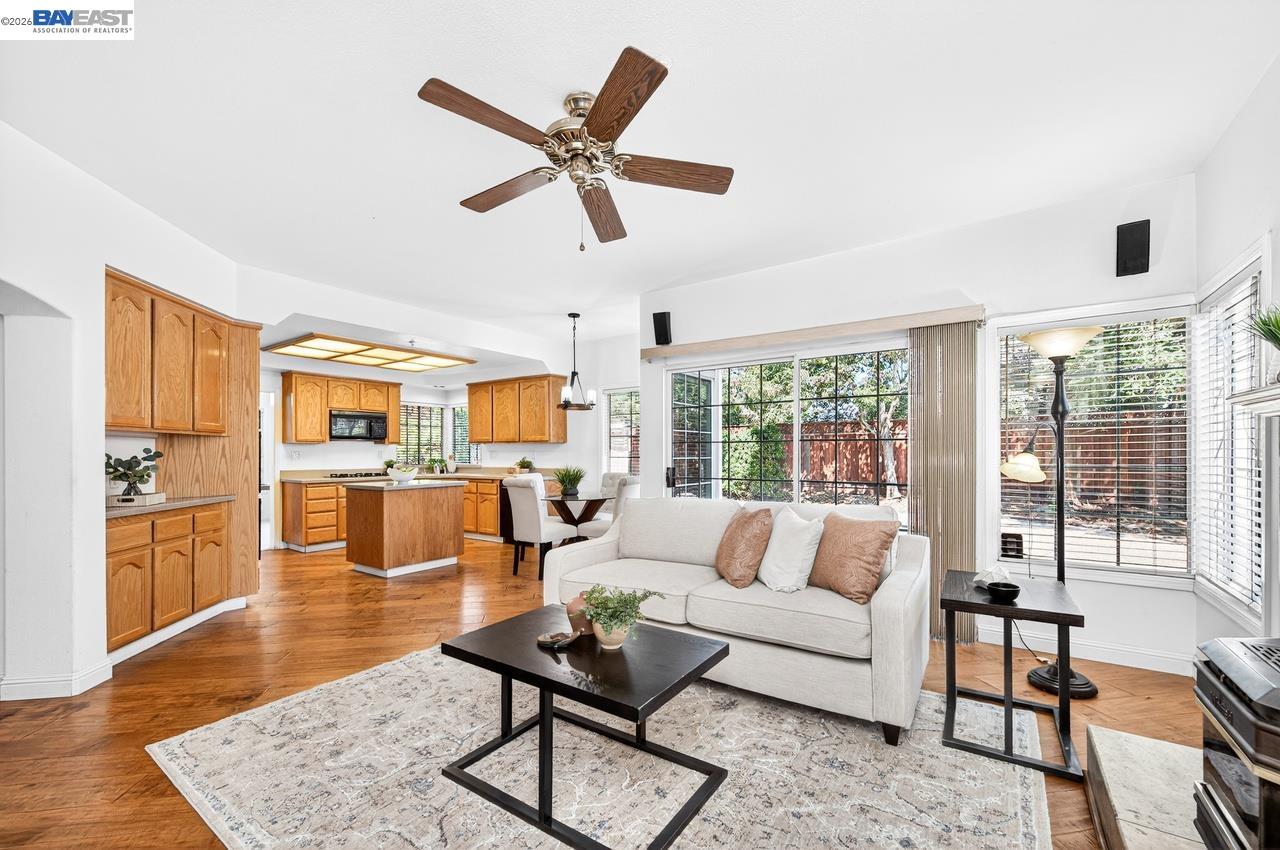 Detail Gallery Image 17 of 46 For 579 Amberwood Way, Livermore,  CA 94551 - 4 Beds | 3 Baths