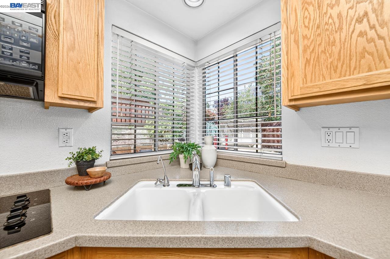 Detail Gallery Image 19 of 46 For 579 Amberwood Way, Livermore,  CA 94551 - 4 Beds | 3 Baths