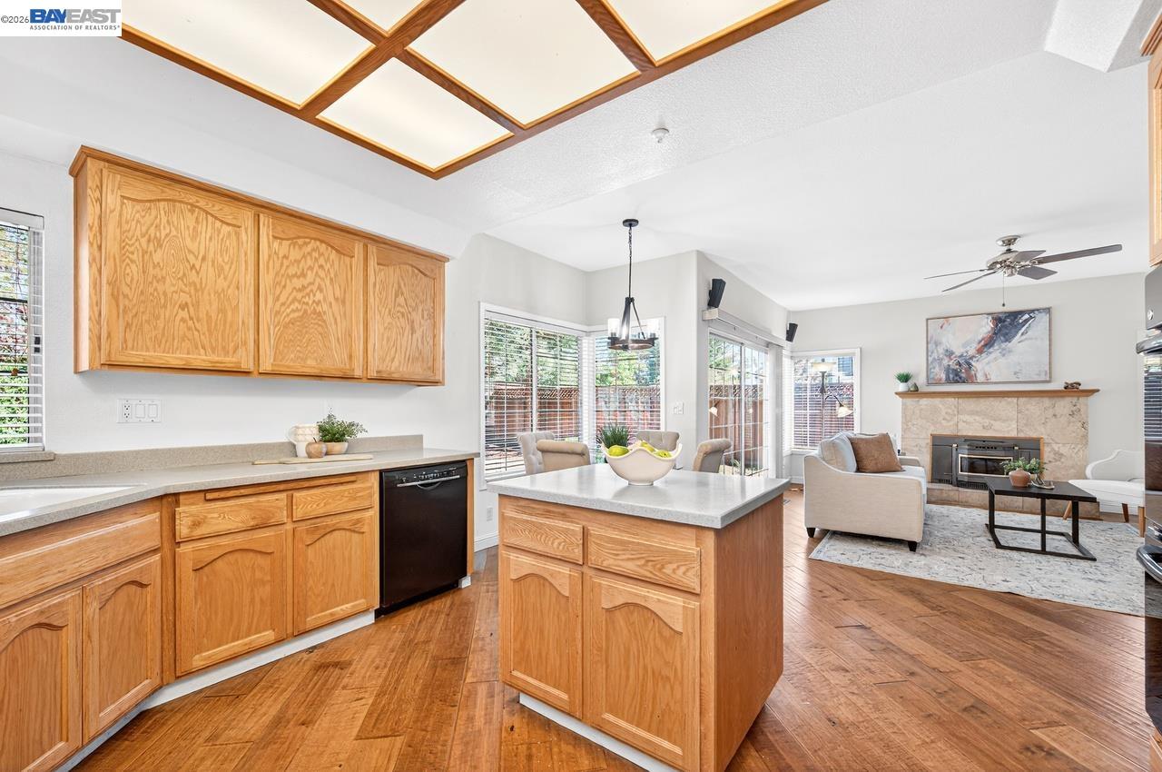 Detail Gallery Image 24 of 46 For 579 Amberwood Way, Livermore,  CA 94551 - 4 Beds | 3 Baths