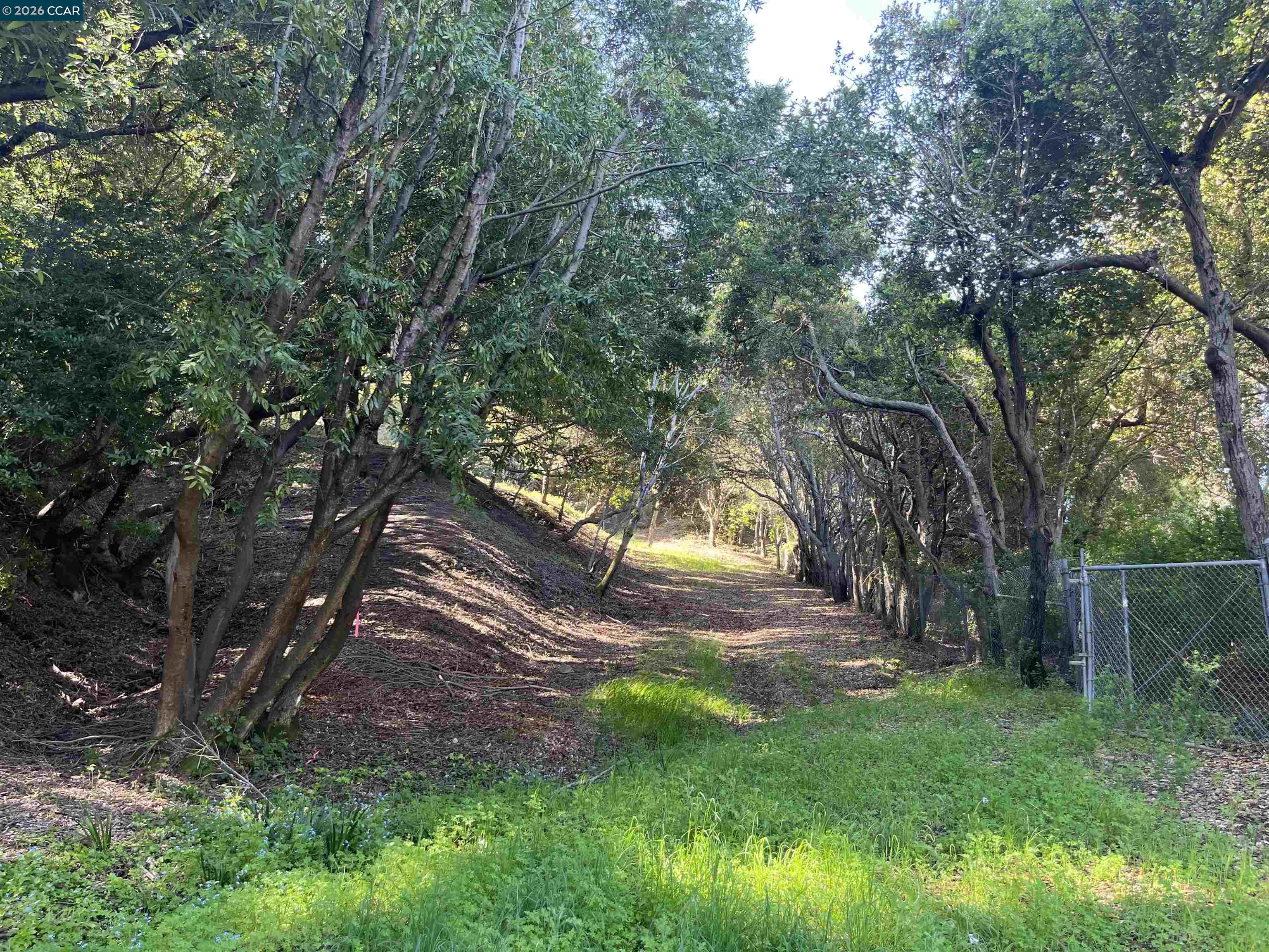 Detail Gallery Image 3 of 8 For 6 Brookwood, Orinda,  CA 94563 - – Beds | – Baths