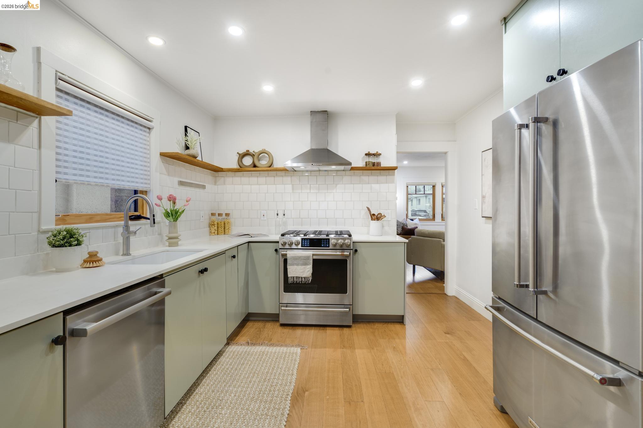 Detail Gallery Image 11 of 29 For 3545 Redding St, Oakland,  CA 94619 - 2 Beds | 2 Baths