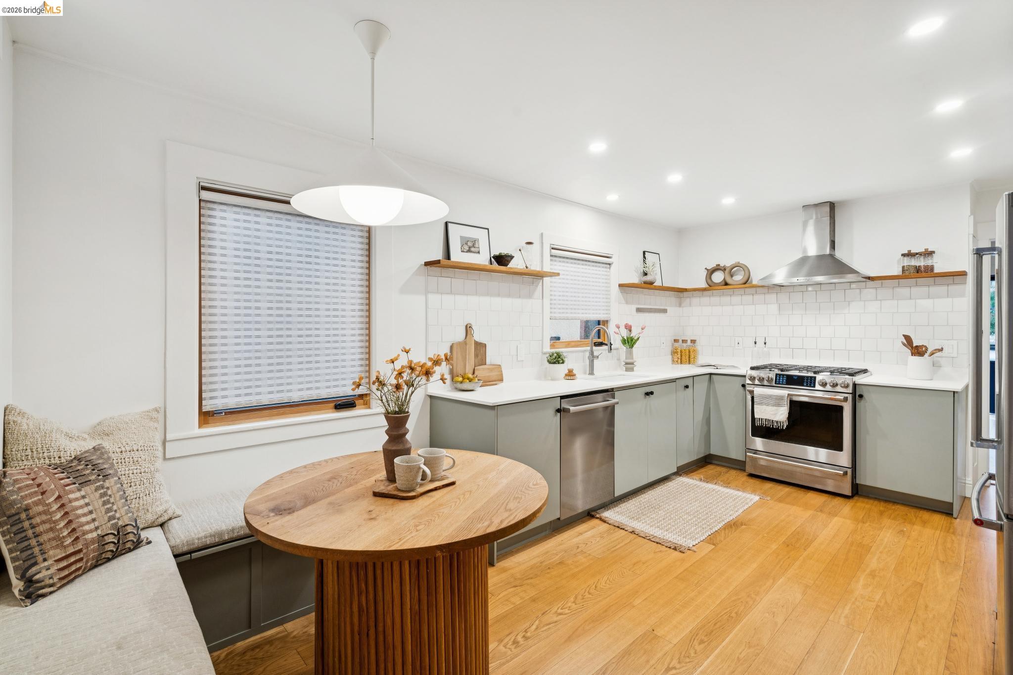 Detail Gallery Image 12 of 29 For 3545 Redding St, Oakland,  CA 94619 - 2 Beds | 2 Baths