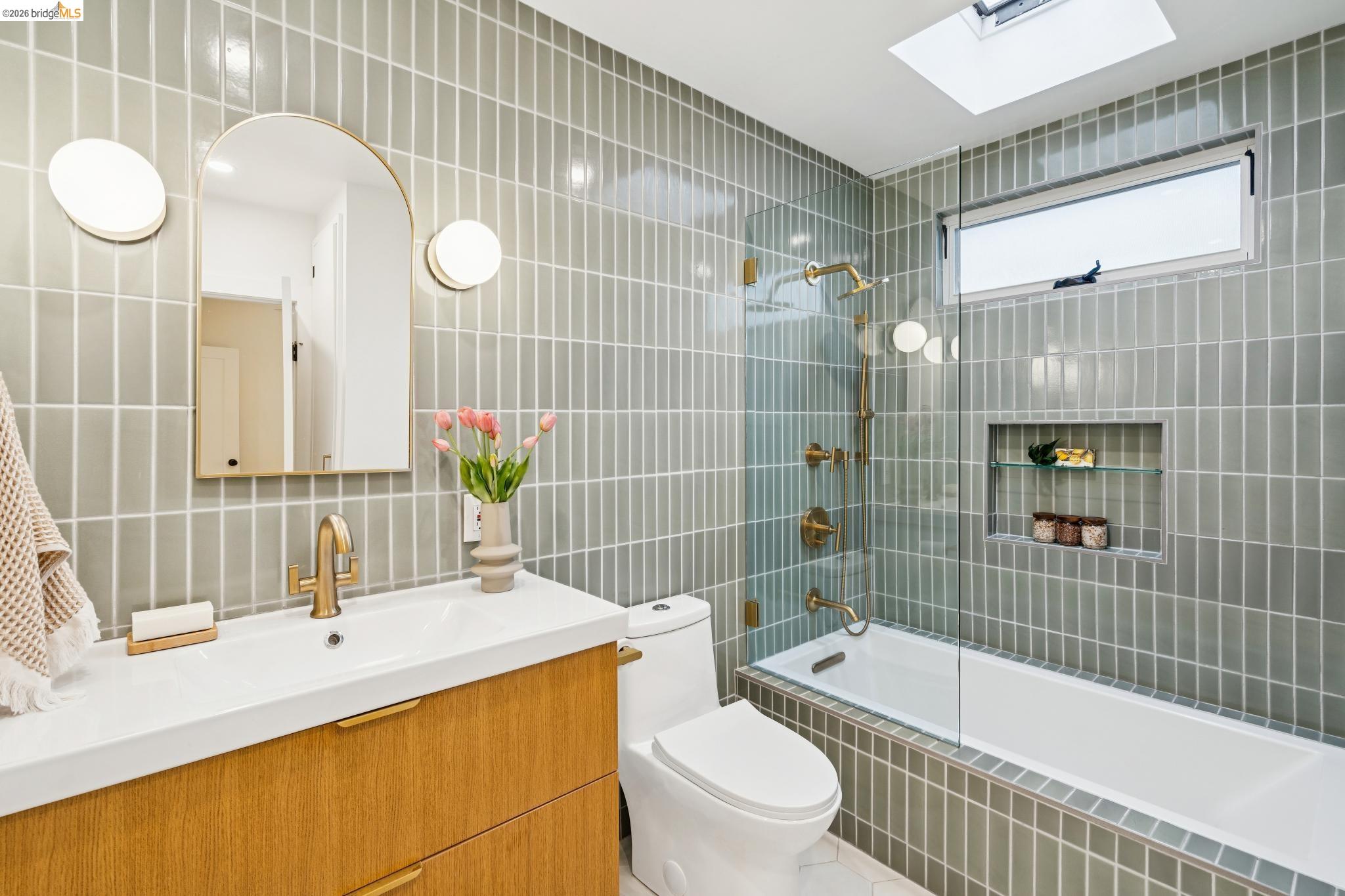 Detail Gallery Image 18 of 29 For 3545 Redding St, Oakland,  CA 94619 - 2 Beds | 2 Baths