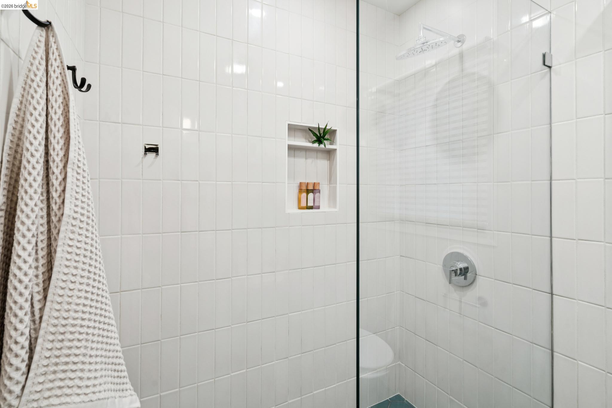 Detail Gallery Image 23 of 29 For 3545 Redding St, Oakland,  CA 94619 - 2 Beds | 2 Baths