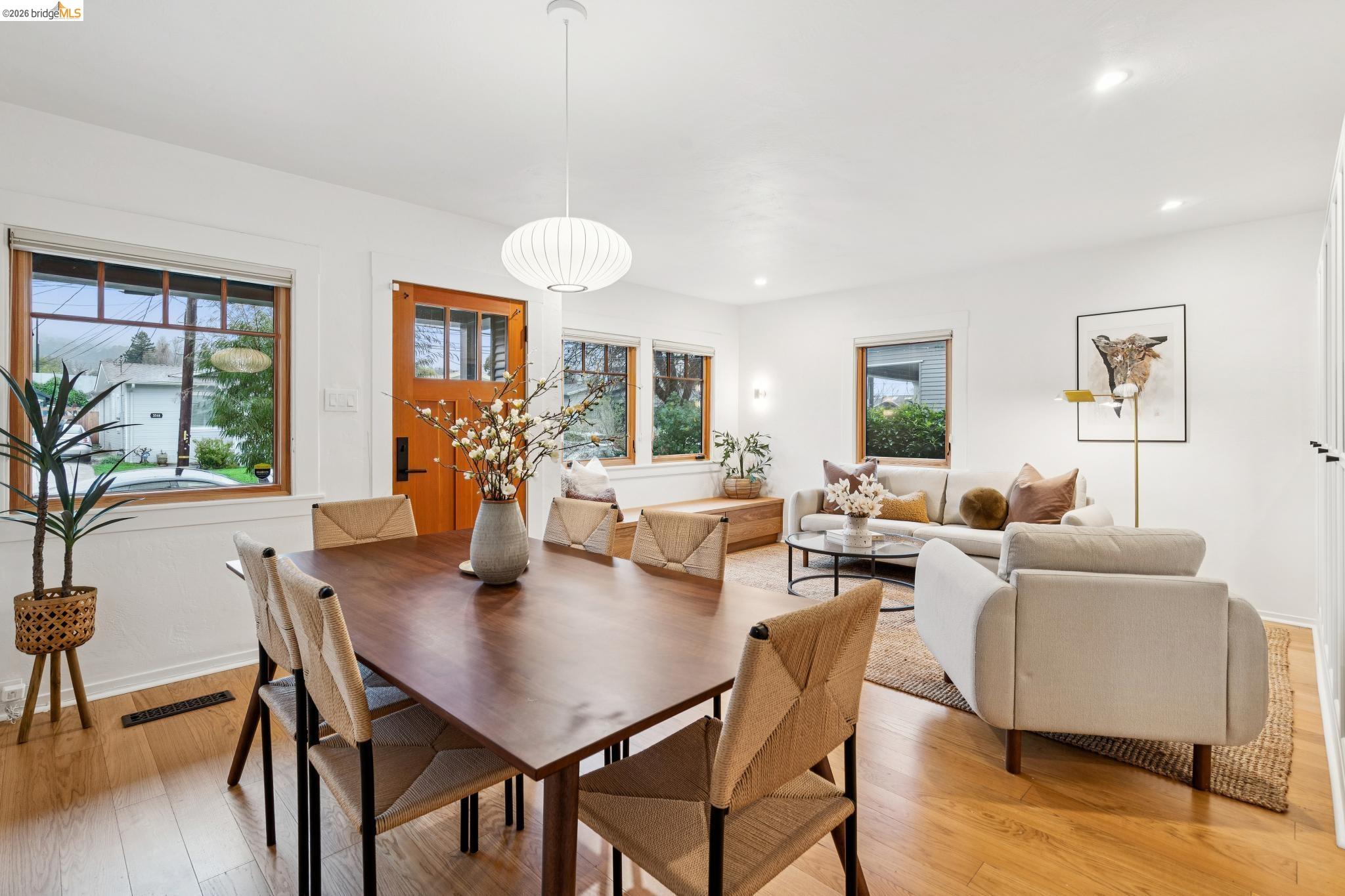 Detail Gallery Image 5 of 29 For 3545 Redding St, Oakland,  CA 94619 - 2 Beds | 2 Baths