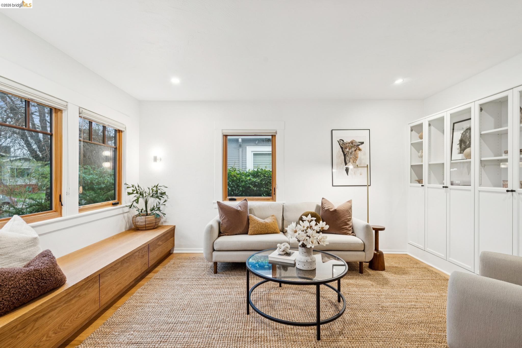 Detail Gallery Image 6 of 29 For 3545 Redding St, Oakland,  CA 94619 - 2 Beds | 2 Baths