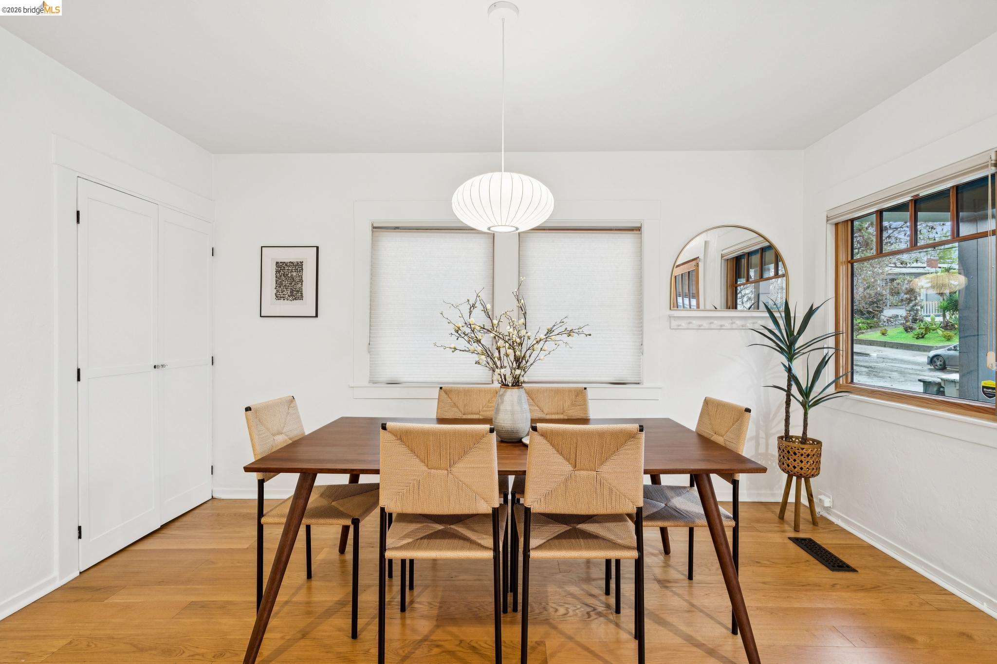 Detail Gallery Image 8 of 29 For 3545 Redding St, Oakland,  CA 94619 - 2 Beds | 2 Baths