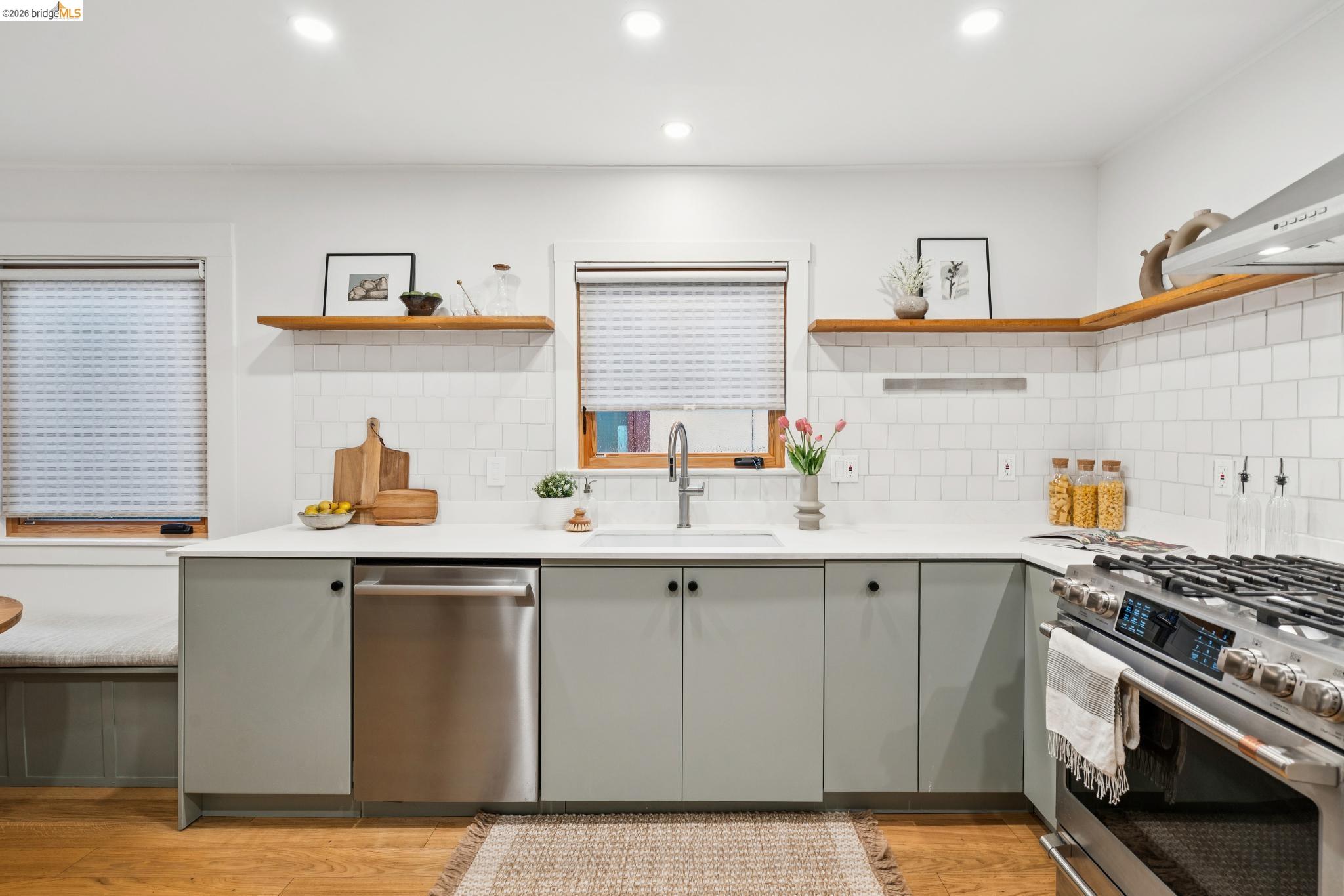 Detail Gallery Image 10 of 29 For 3545 Redding St, Oakland,  CA 94619 - 2 Beds | 2 Baths