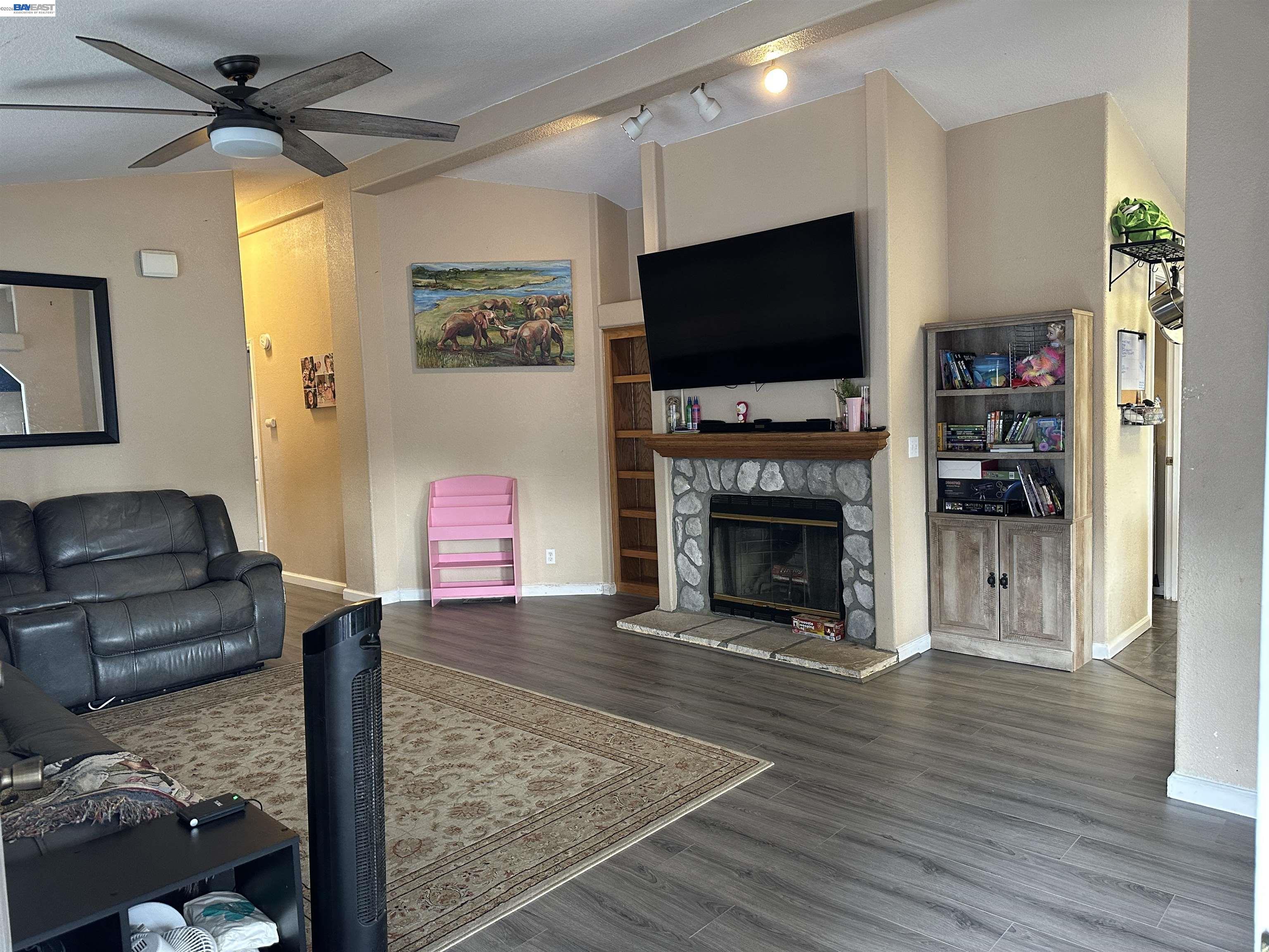 Detail Gallery Image 6 of 41 For 88 Delta Grn, Fremont,  CA 94538 - 3 Beds | 2 Baths