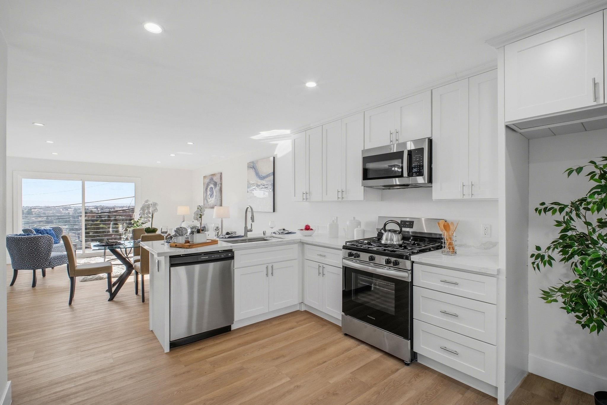 Detail Gallery Image 12 of 40 For 14644 Saturn Dr, San Leandro,  CA 94578 - 5 Beds | 2 Baths