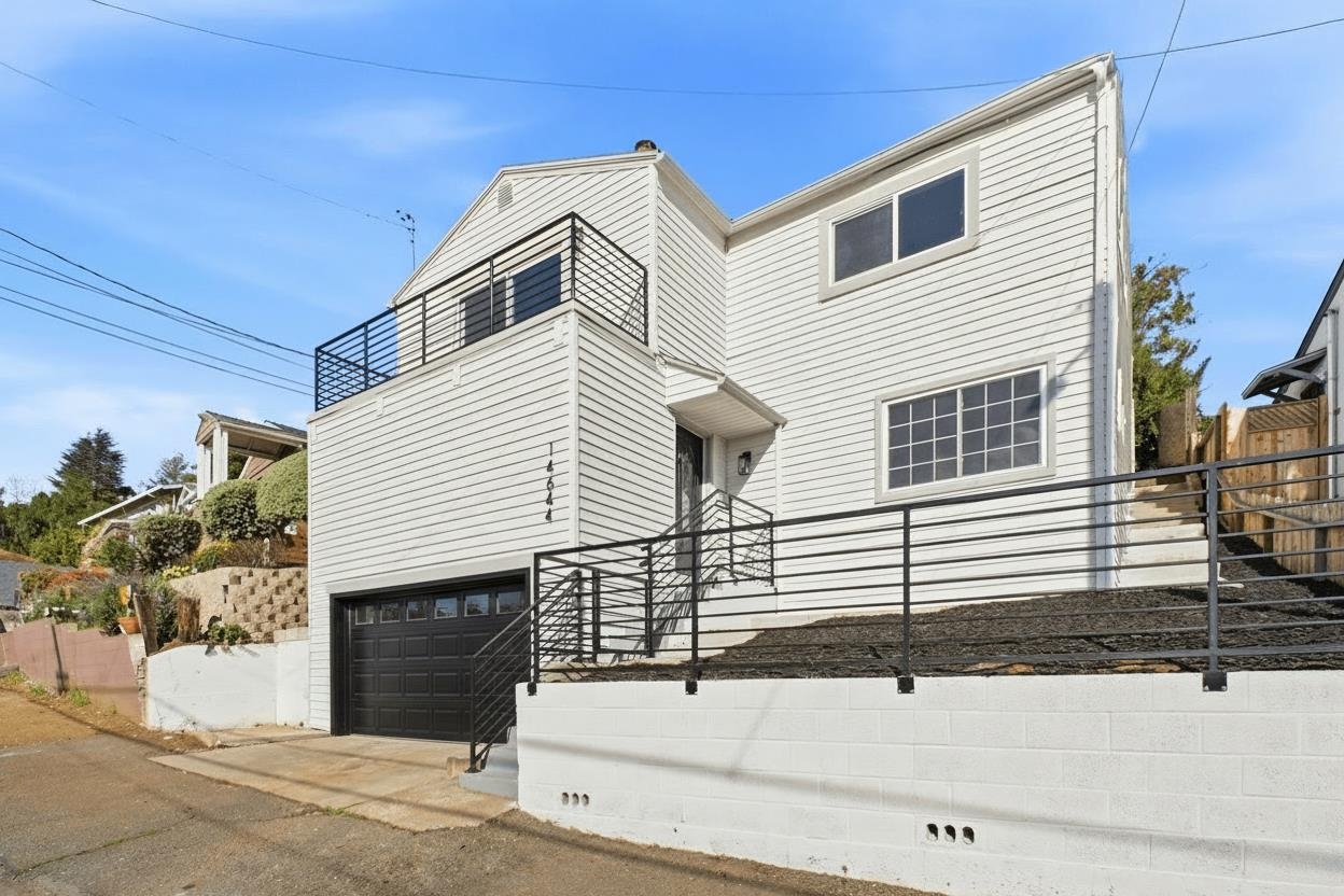 Detail Gallery Image 3 of 40 For 14644 Saturn Dr, San Leandro,  CA 94578 - 5 Beds | 2 Baths