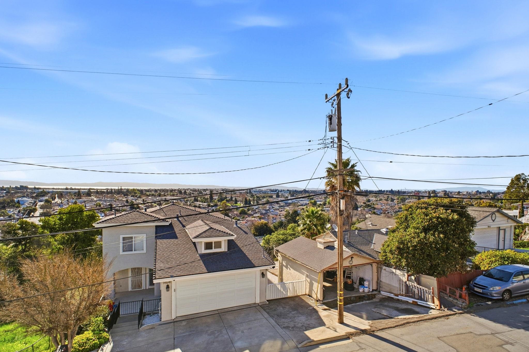 Detail Gallery Image 4 of 40 For 14644 Saturn Dr, San Leandro,  CA 94578 - 5 Beds | 2 Baths