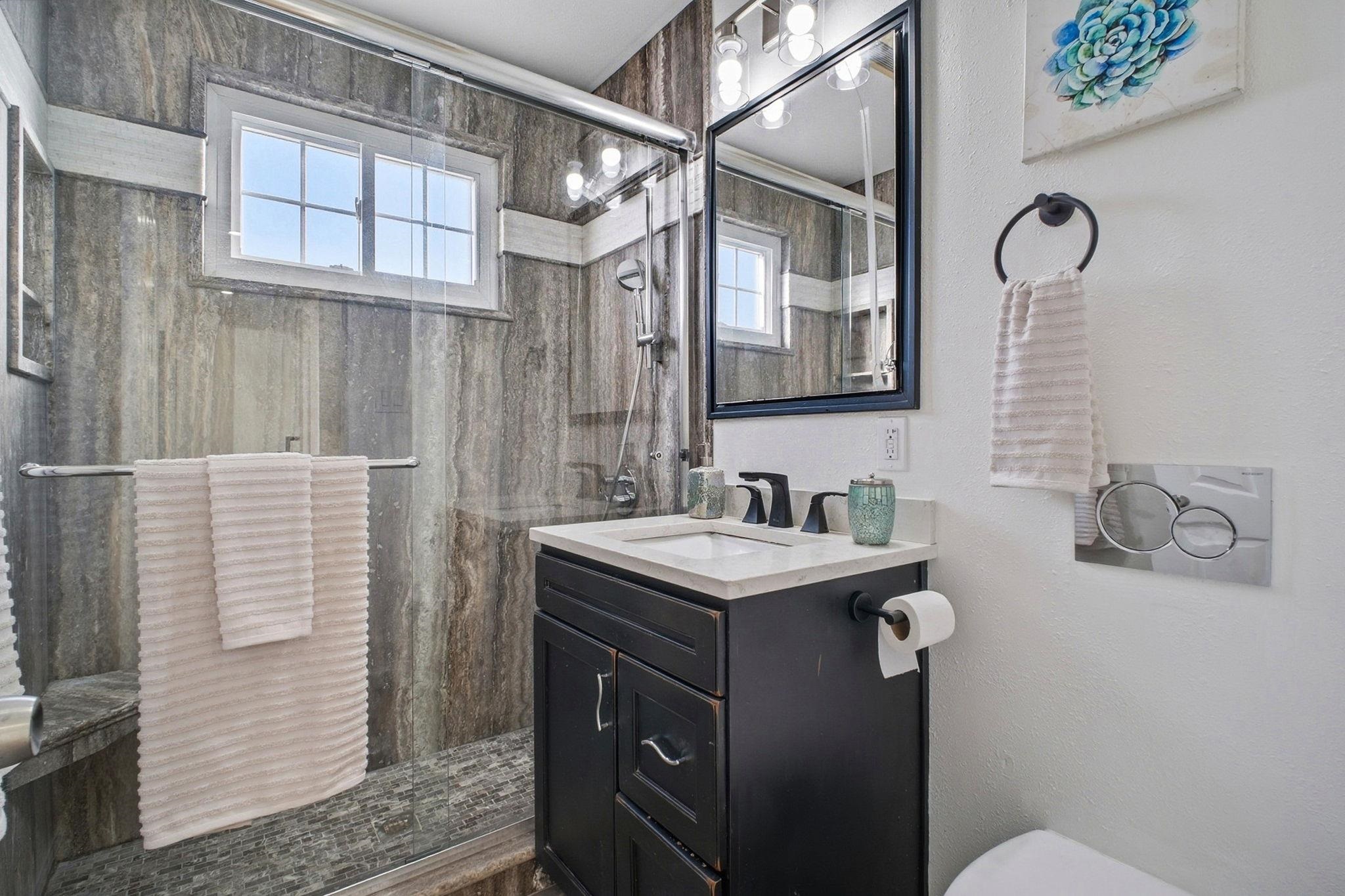 Detail Gallery Image 31 of 40 For 14644 Saturn Dr, San Leandro,  CA 94578 - 5 Beds | 2 Baths