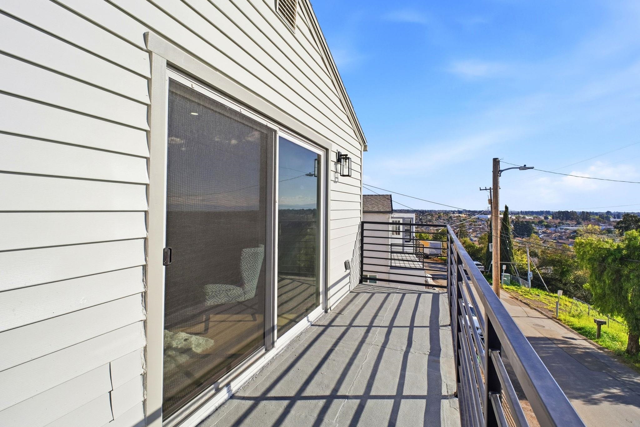 Detail Gallery Image 39 of 40 For 14644 Saturn Dr, San Leandro,  CA 94578 - 5 Beds | 2 Baths