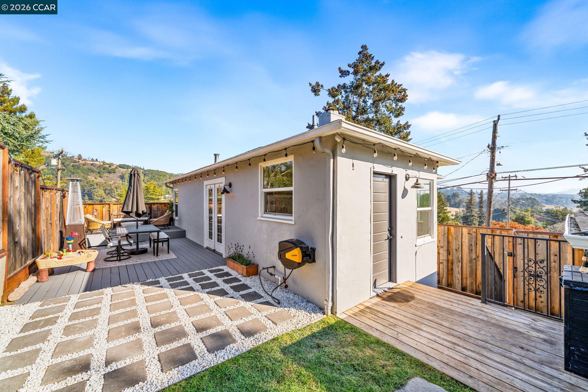 Detail Gallery Image 13 of 34 For 3649 Shone Ave, Oakland,  CA 94605 - 2 Beds | 2 Baths