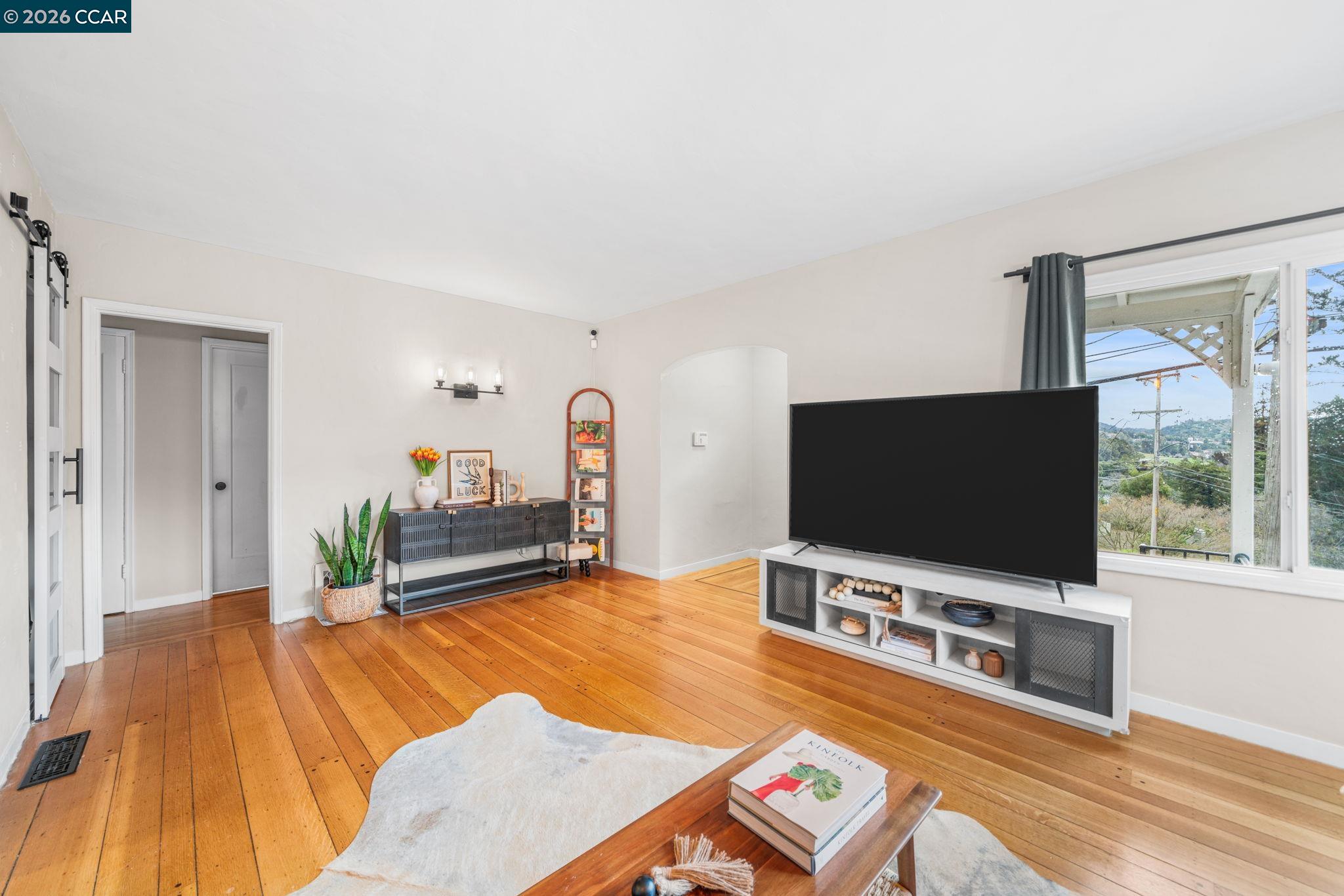 Detail Gallery Image 5 of 34 For 3649 Shone Ave, Oakland,  CA 94605 - 2 Beds | 2 Baths