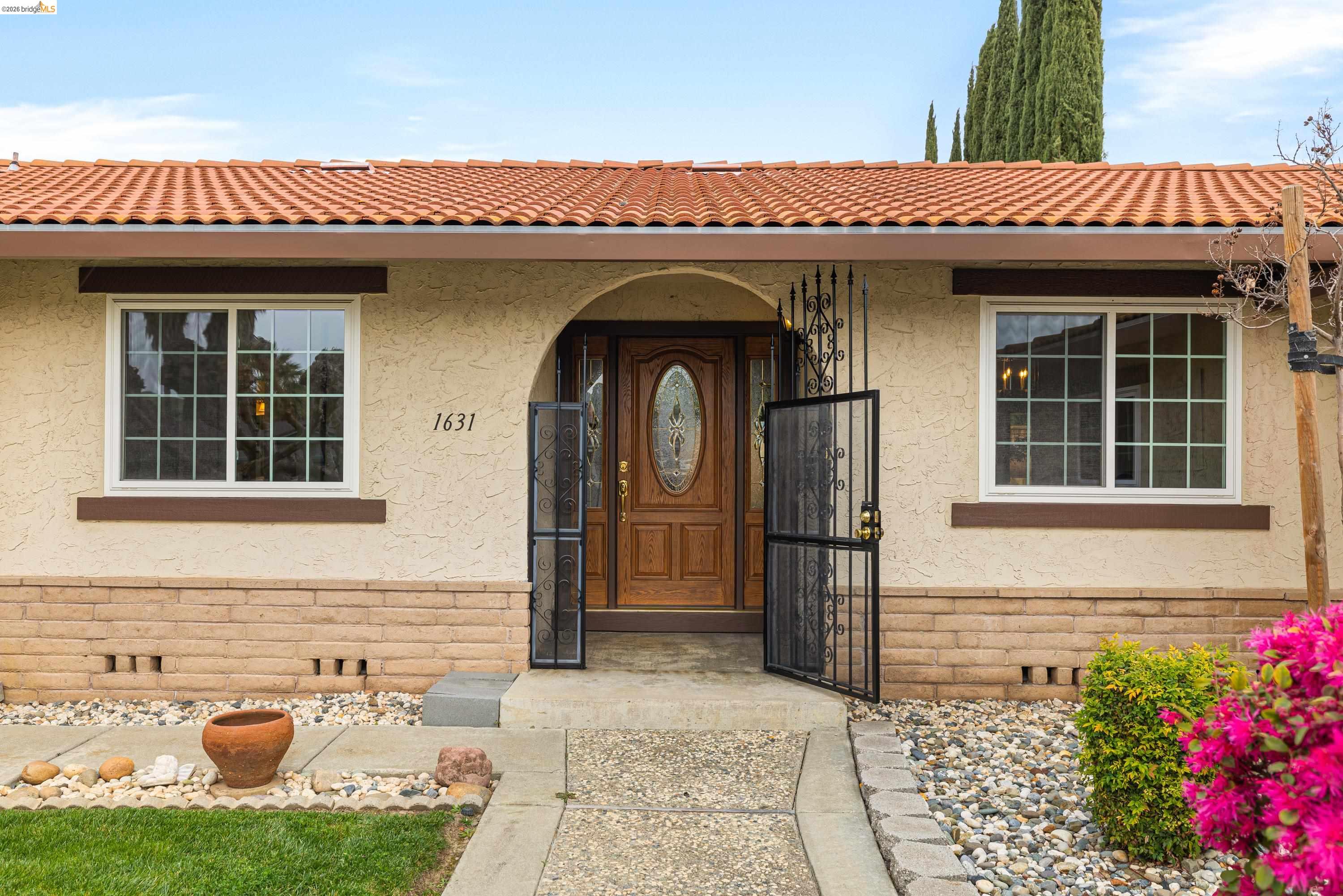 Detail Gallery Image 4 of 59 For 1631 Limewood Pl, Pittsburg,  CA 94565 - 3 Beds | 2 Baths