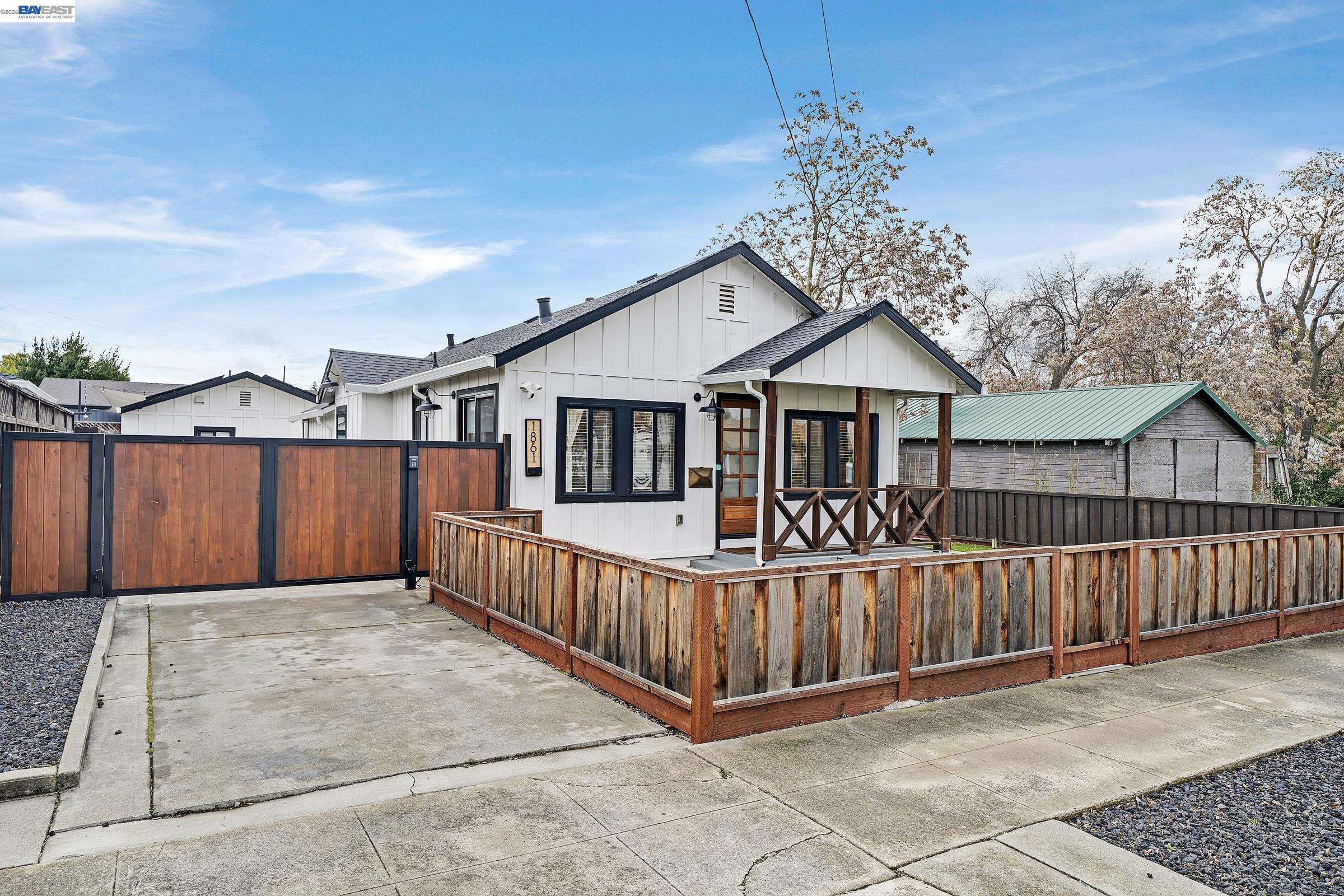 Detail Gallery Image 3 of 34 For 1861 Linden St, Livermore,  CA 94551 - 4 Beds | 3 Baths