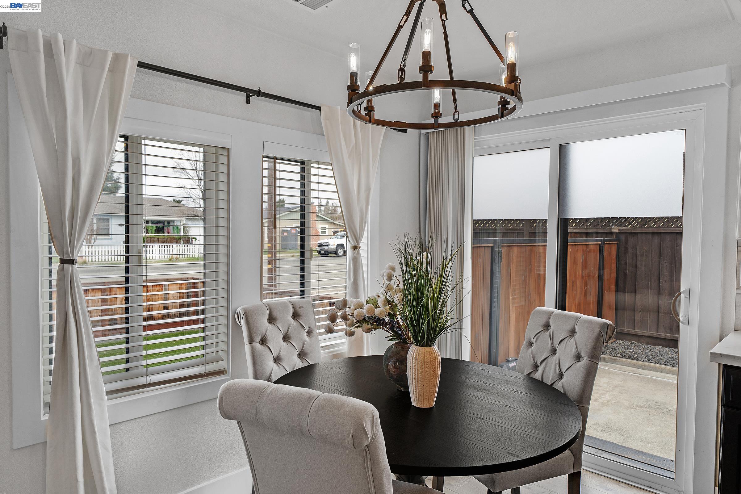 Detail Gallery Image 9 of 34 For 1861 Linden St, Livermore,  CA 94551 - 4 Beds | 3 Baths