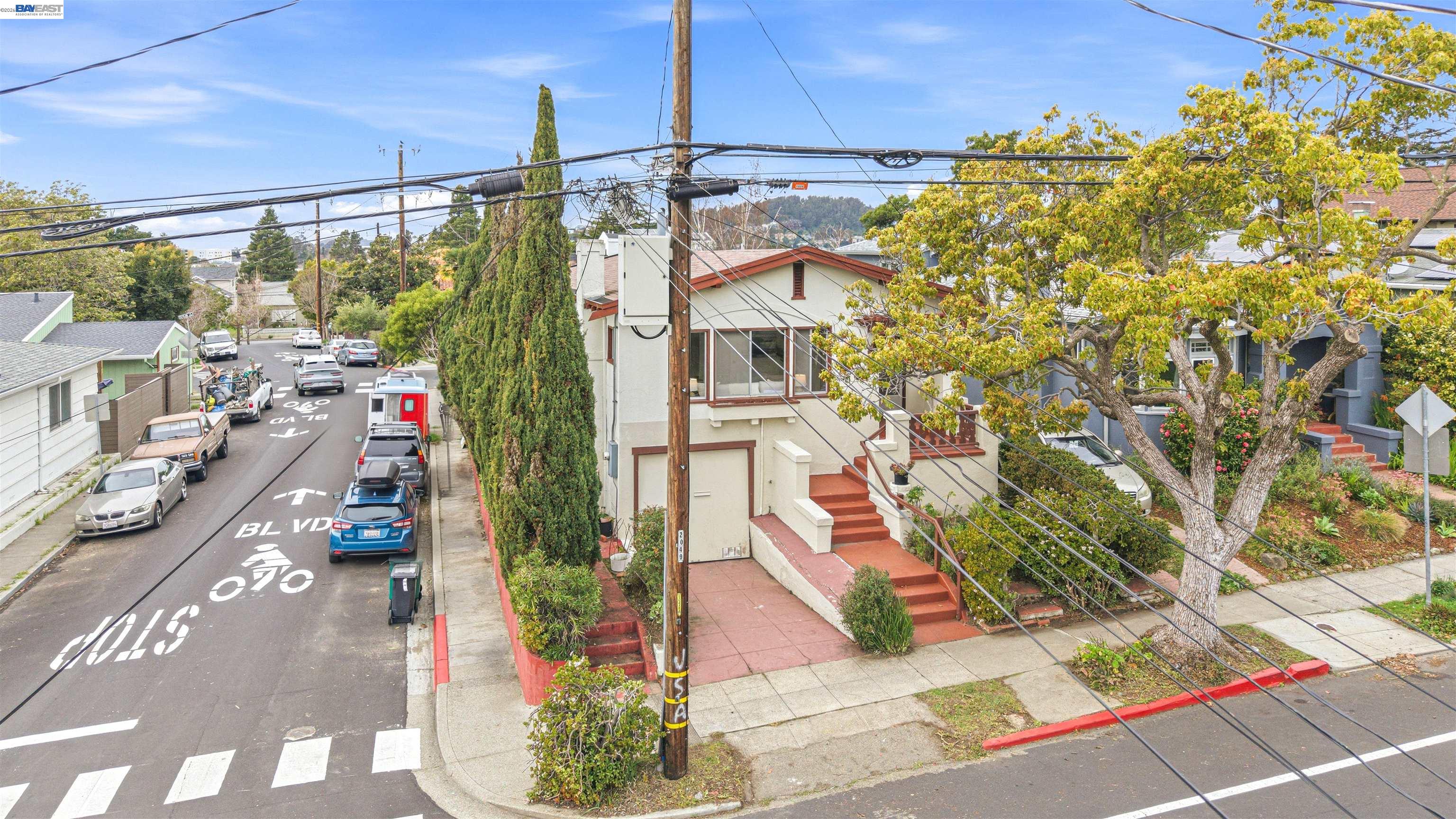 Detail Gallery Image 12 of 60 For 1066 Peralta Ave, Albany,  CA 94706 - 2 Beds | 2 Baths