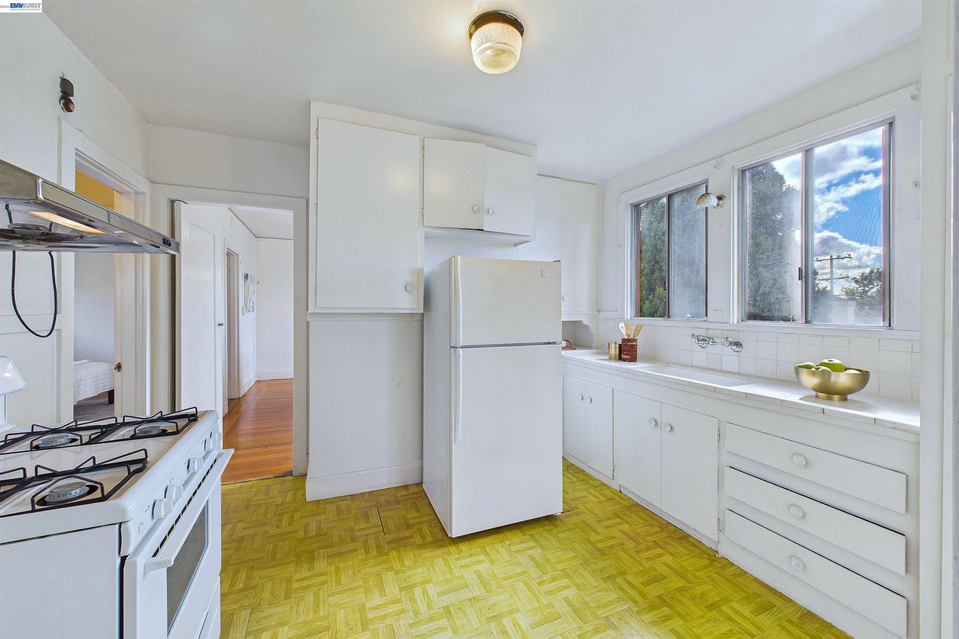 Detail Gallery Image 24 of 60 For 1066 Peralta Ave, Albany,  CA 94706 - 2 Beds | 2 Baths