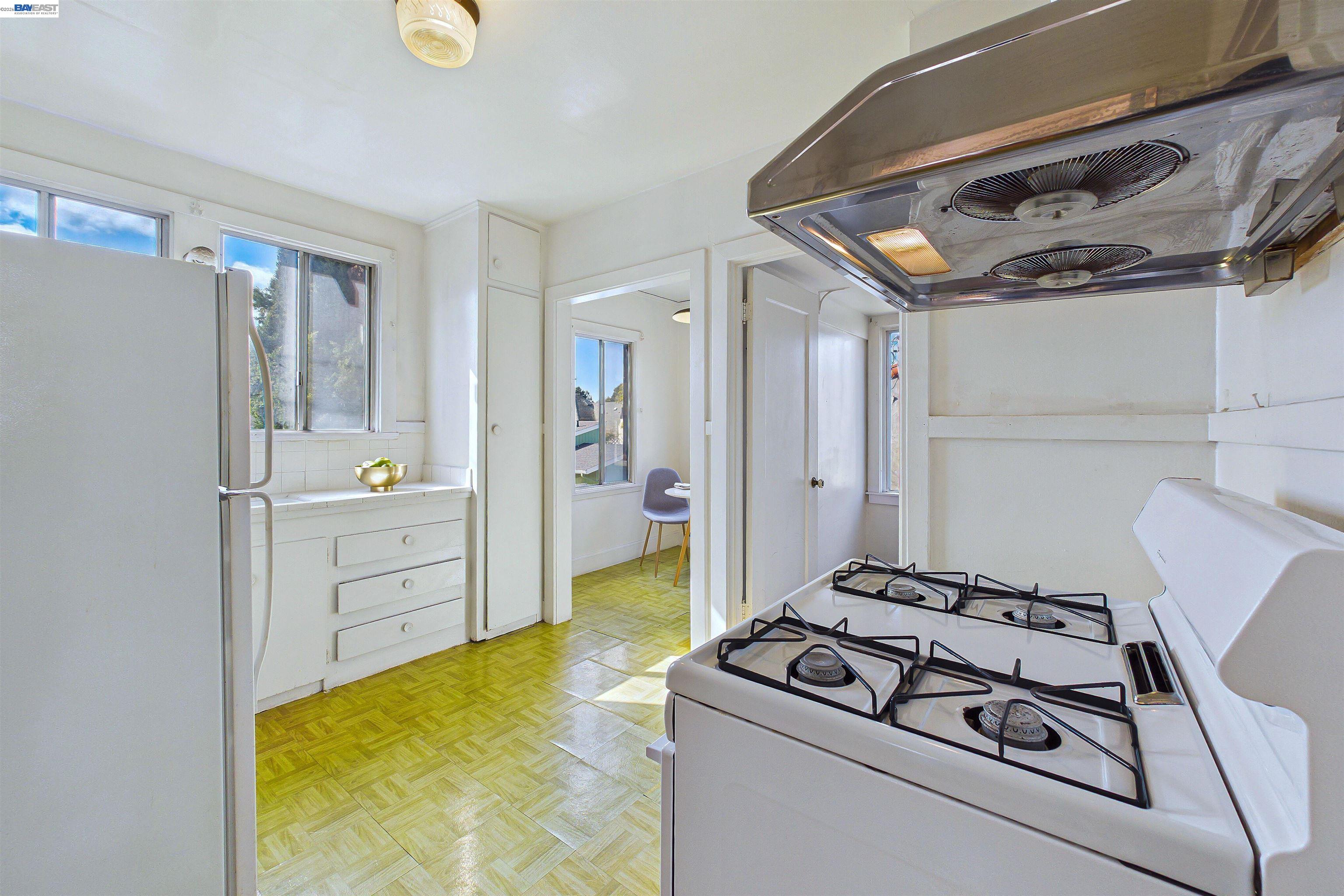 Detail Gallery Image 25 of 60 For 1066 Peralta Ave, Albany,  CA 94706 - 2 Beds | 2 Baths