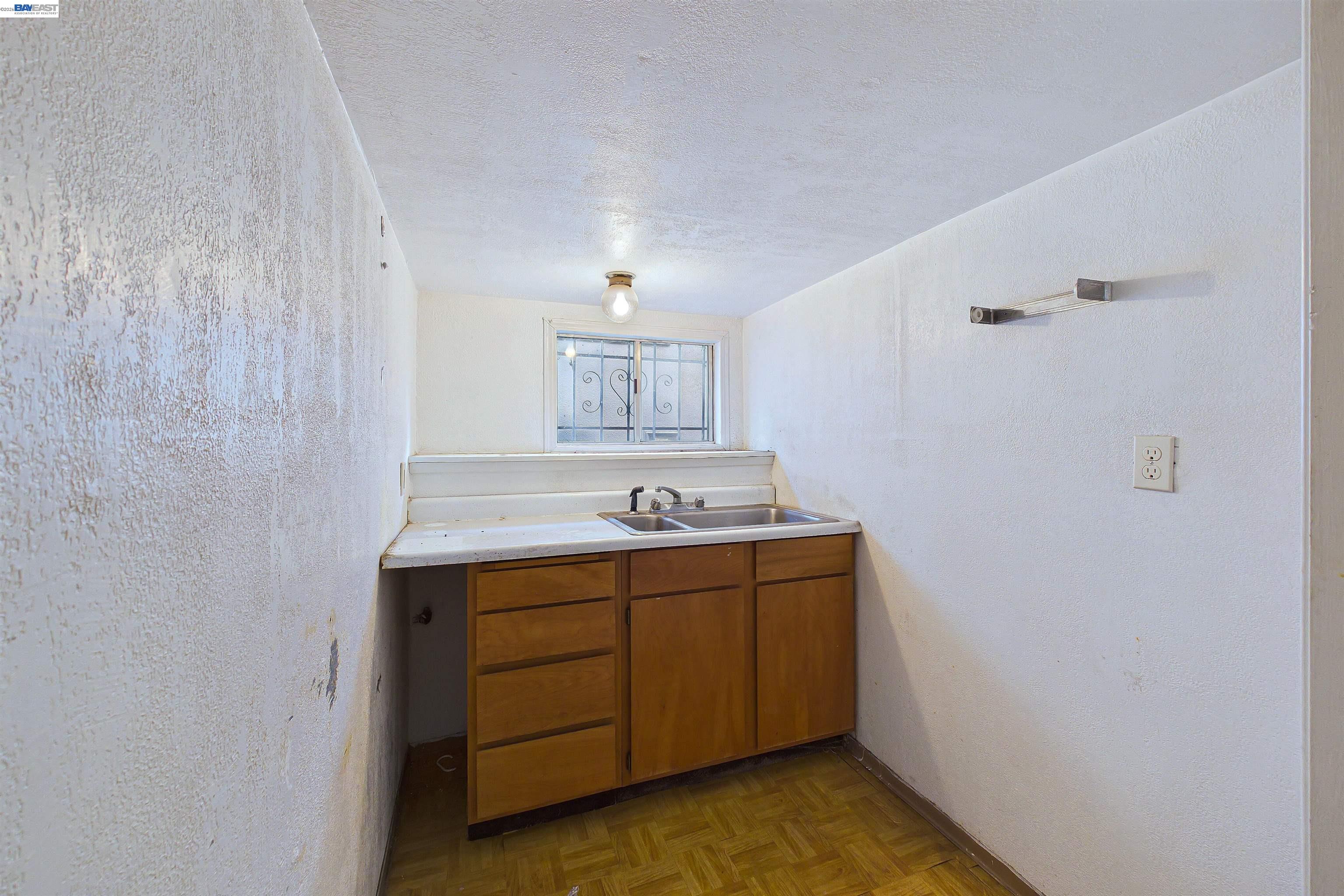 Detail Gallery Image 47 of 60 For 1066 Peralta Ave, Albany,  CA 94706 - 2 Beds | 2 Baths