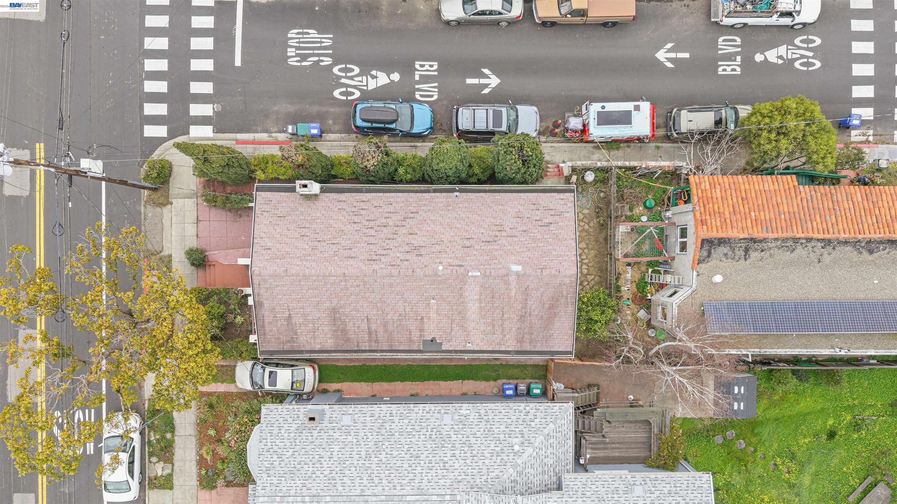 Detail Gallery Image 50 of 60 For 1066 Peralta Ave, Albany,  CA 94706 - 2 Beds | 2 Baths