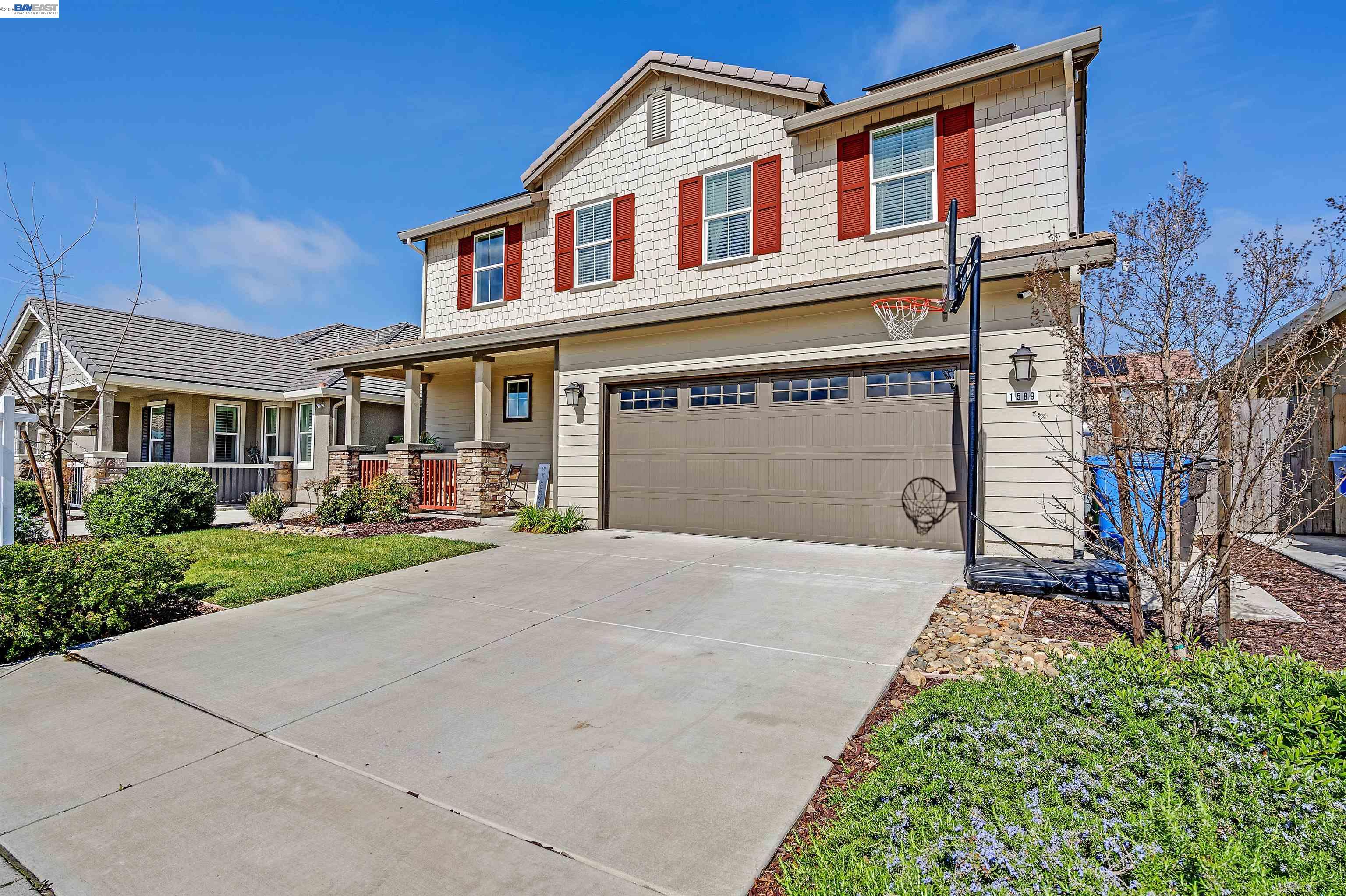 Detail Gallery Image 2 of 40 For 1589 Friendly St, Manteca,  CA 95337 - 4 Beds | 3 Baths