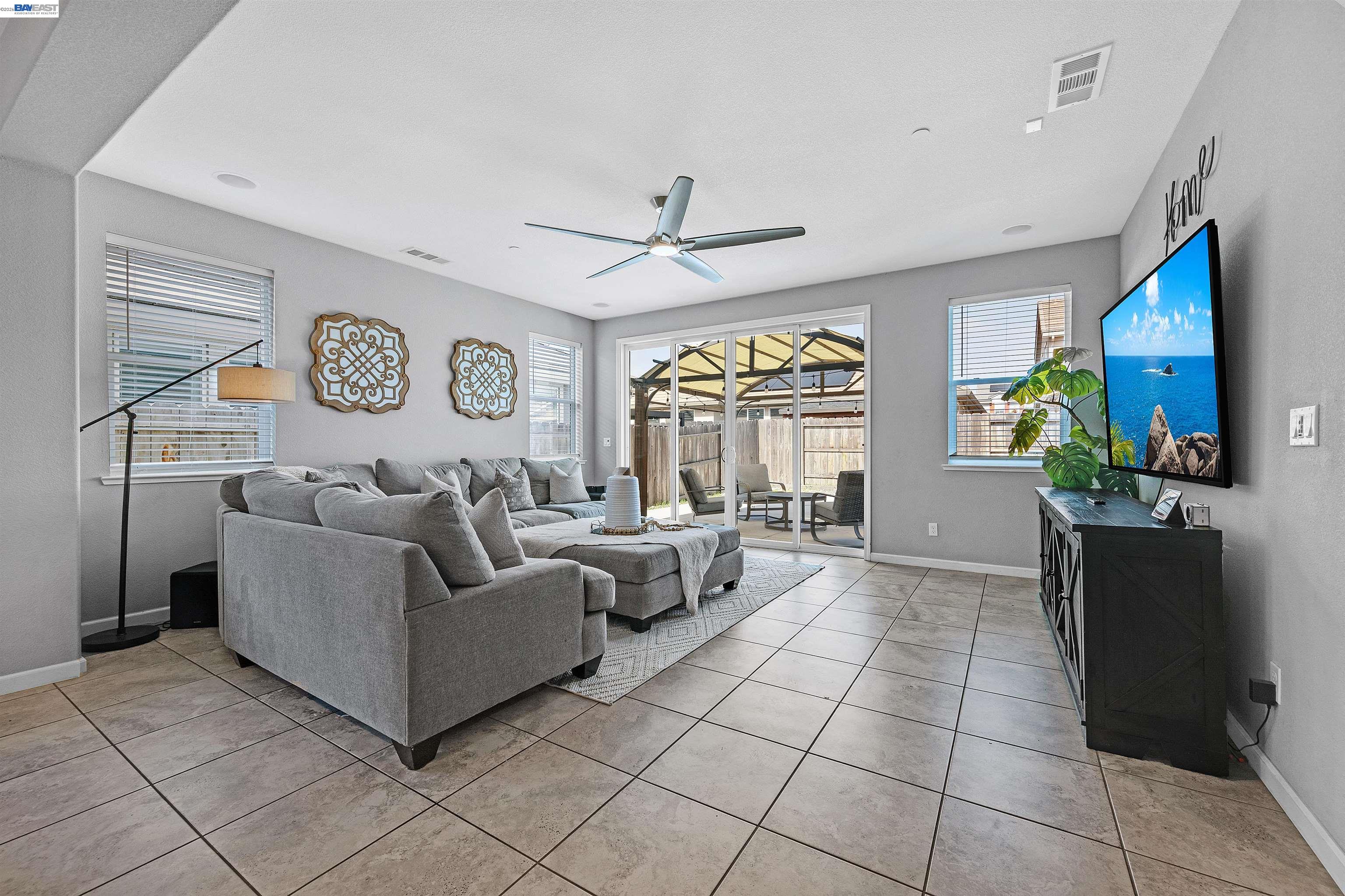 Detail Gallery Image 12 of 48 For 1589 Friendly St, Manteca,  CA 95337 - 4 Beds | 3 Baths