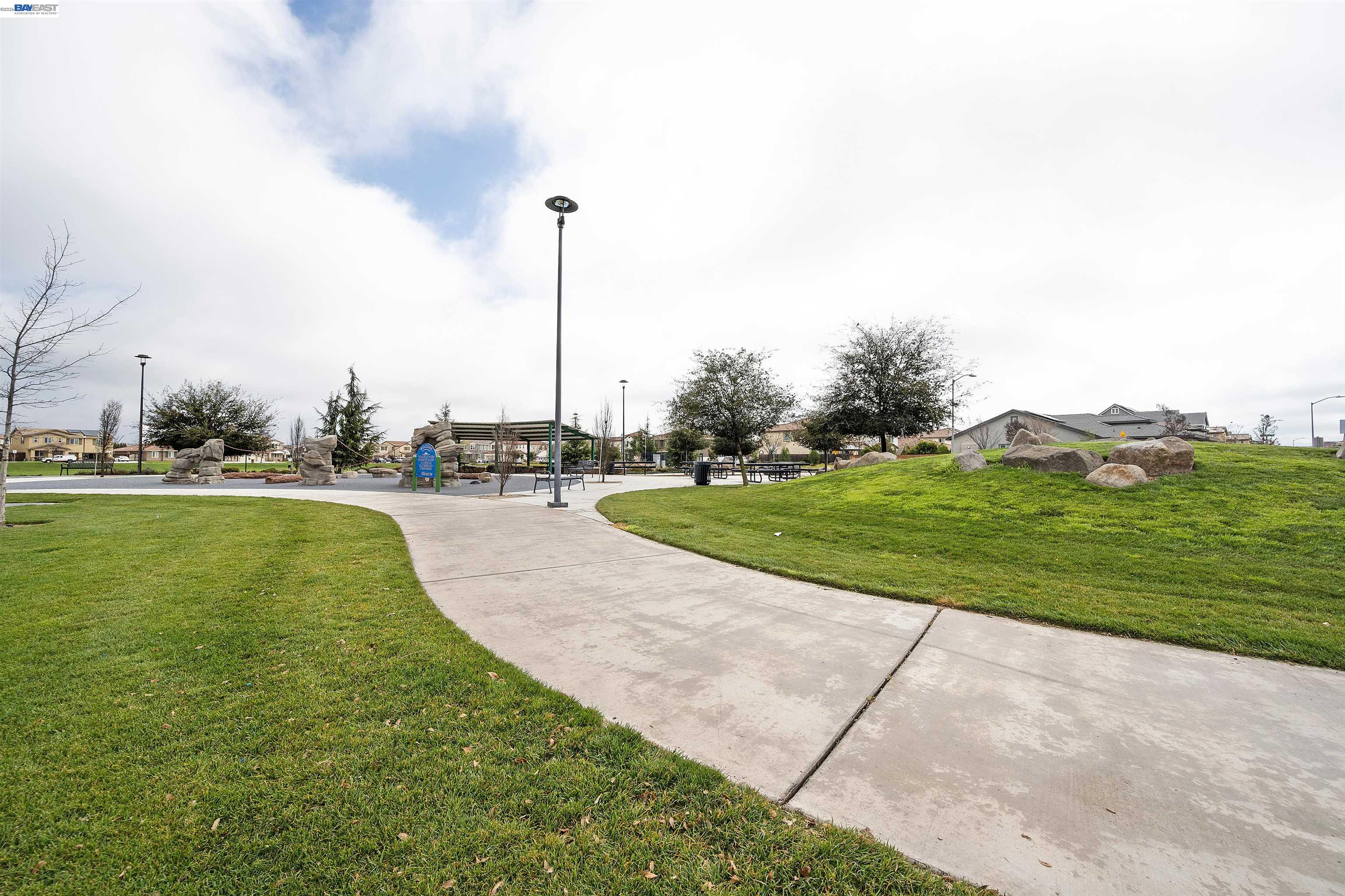 Detail Gallery Image 35 of 40 For 1589 Friendly St, Manteca,  CA 95337 - 4 Beds | 3 Baths