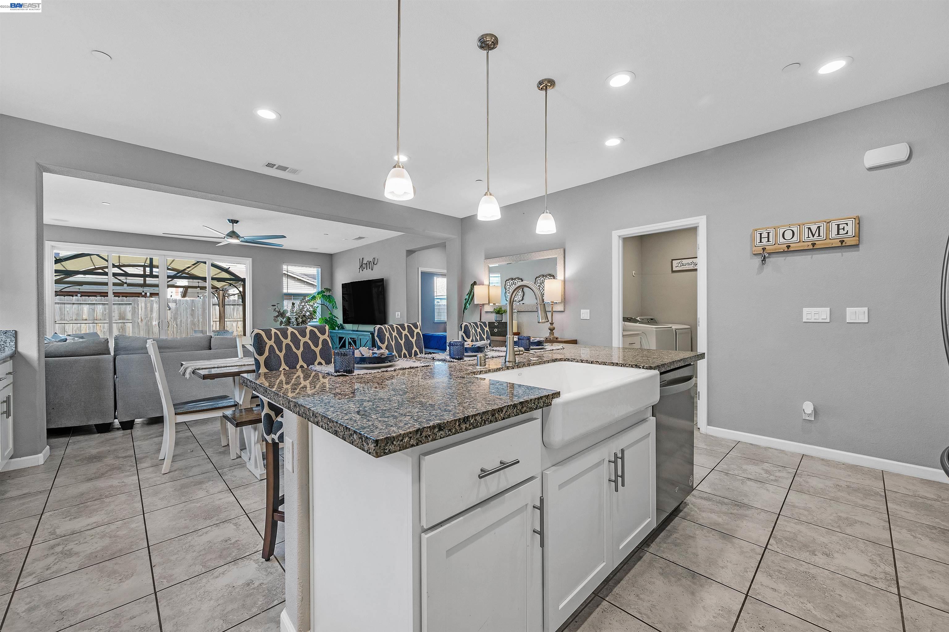 Detail Gallery Image 9 of 40 For 1589 Friendly St, Manteca,  CA 95337 - 4 Beds | 3 Baths