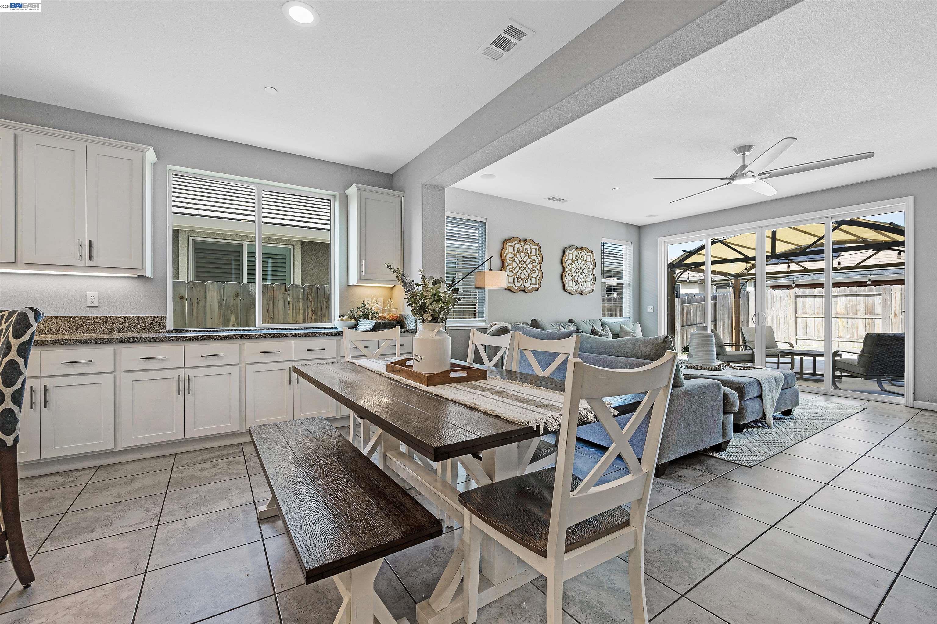 Detail Gallery Image 10 of 40 For 1589 Friendly St, Manteca,  CA 95337 - 4 Beds | 3 Baths