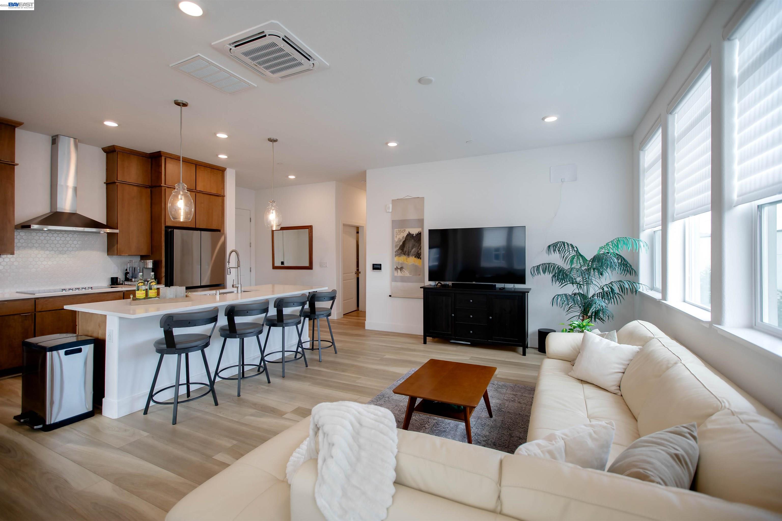 Photo #5: 41124400 Listing: Photo #5