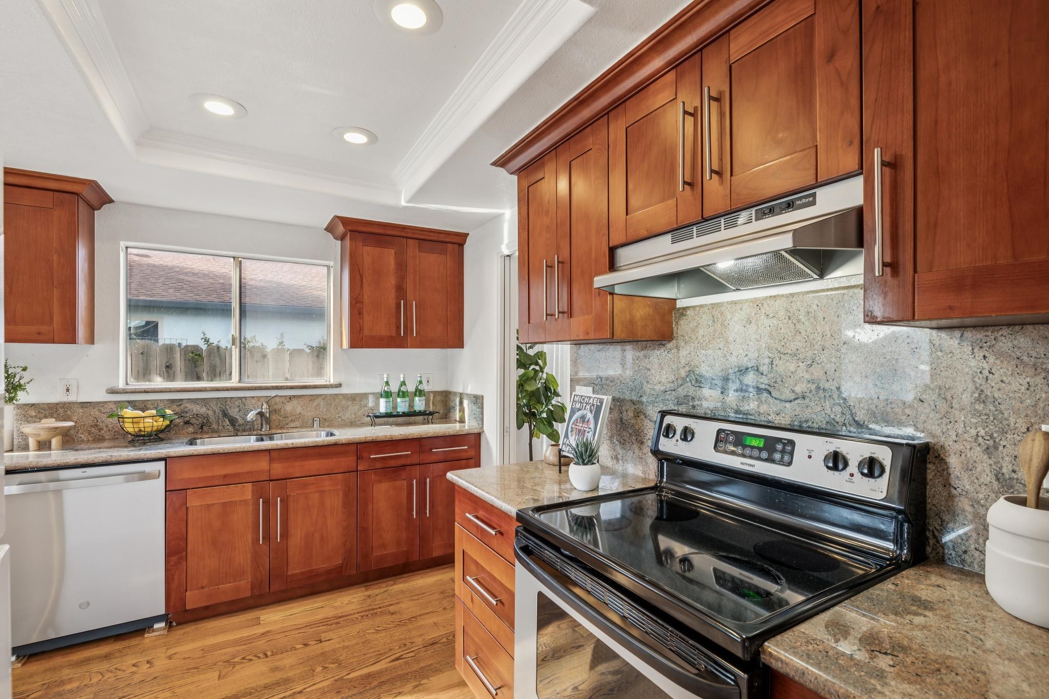 Detail Gallery Image 13 of 60 For 28071 Dobbel Ave, Hayward,  CA 94542 - 3 Beds | 2/1 Baths