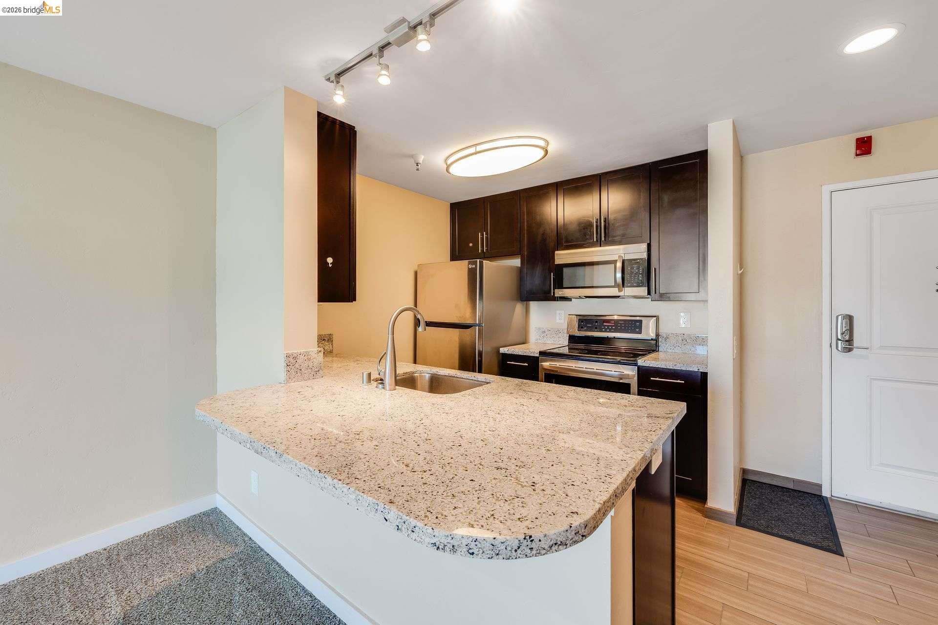 Photo #2: 41124402 Listing: Photo #2