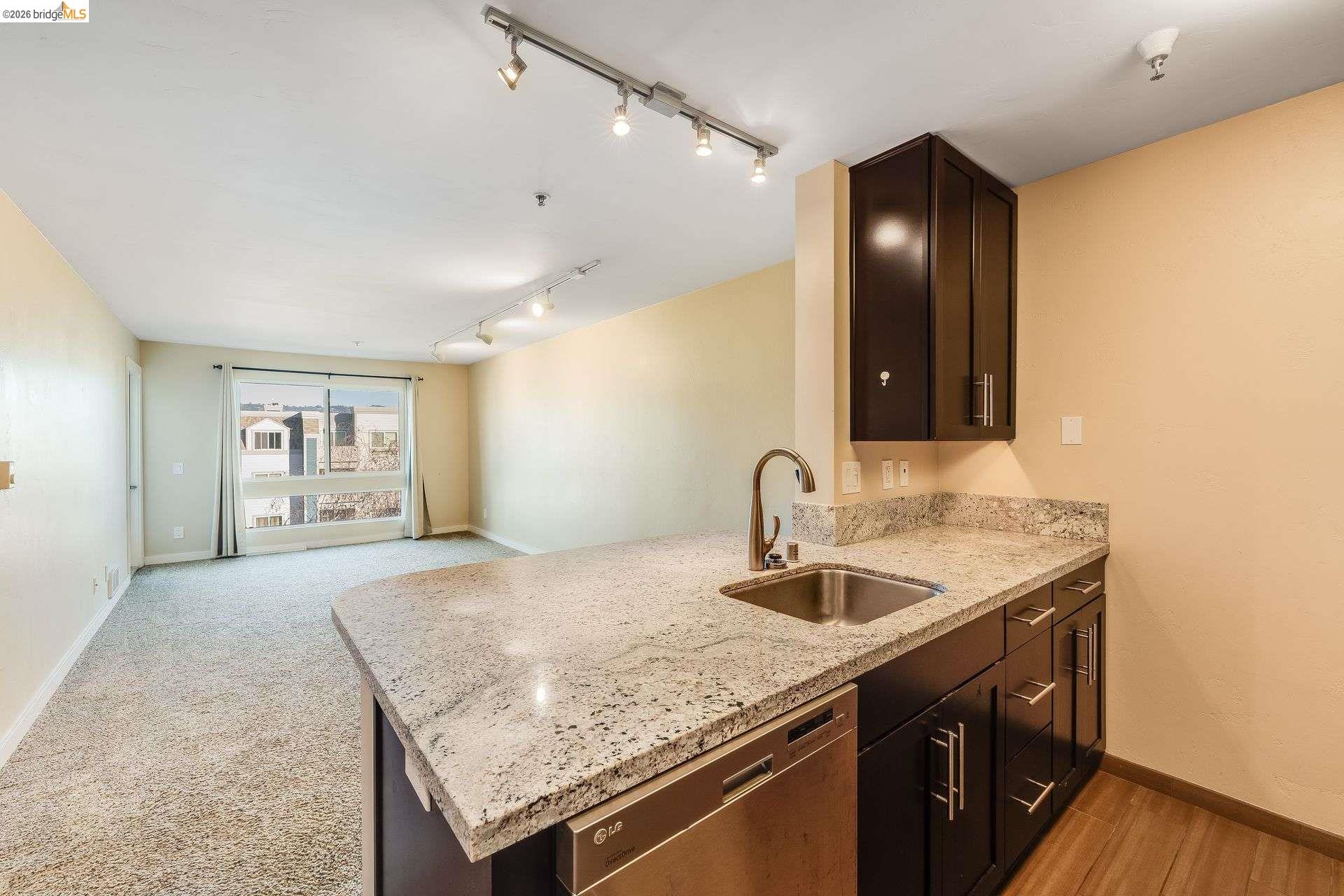 Photo #4: 41124402 Listing: Photo #4