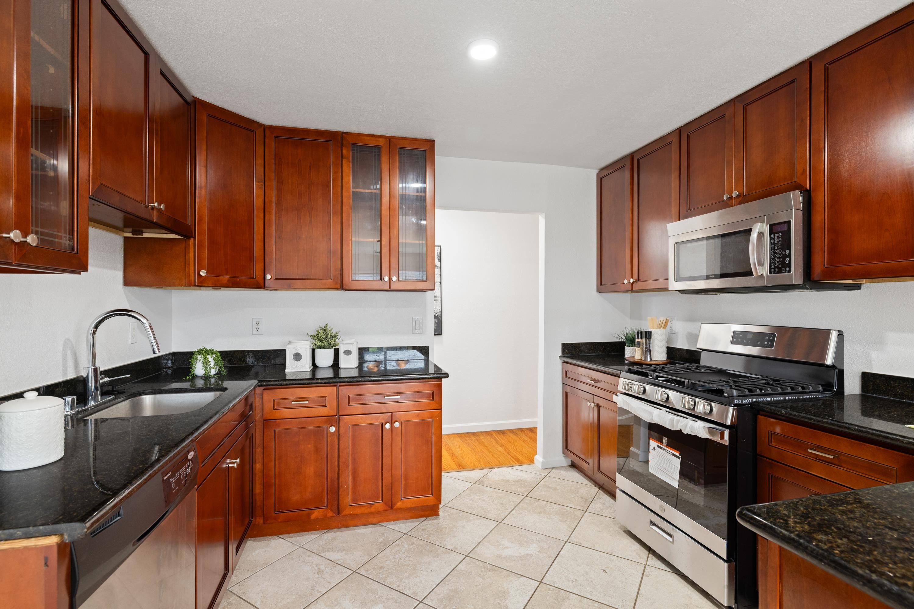 Detail Gallery Image 11 of 20 For 14381 Trinidad Rd, San Leandro,  CA 94577 - 3 Beds | 2 Baths