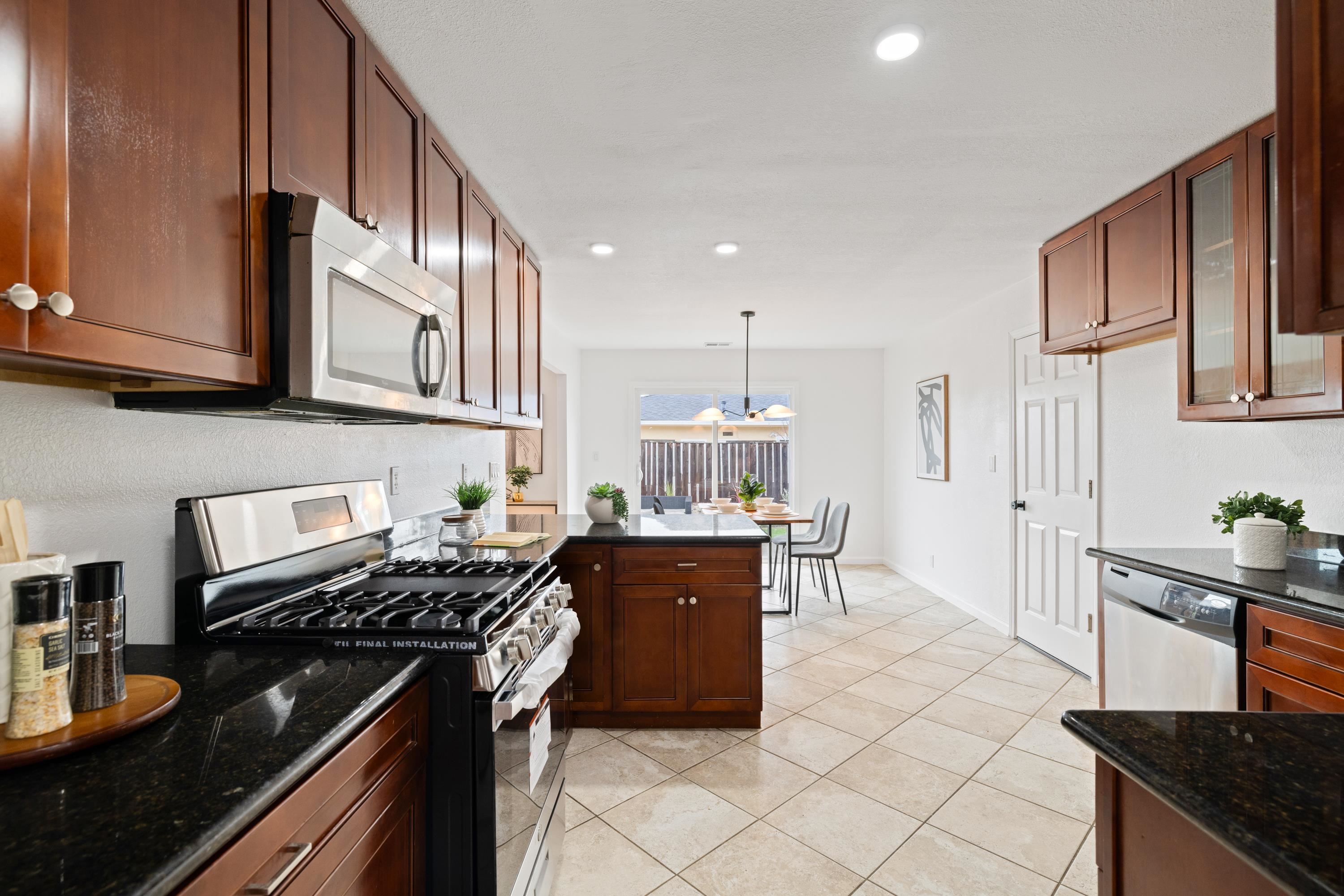 Detail Gallery Image 12 of 20 For 14381 Trinidad Rd, San Leandro,  CA 94577 - 3 Beds | 2 Baths