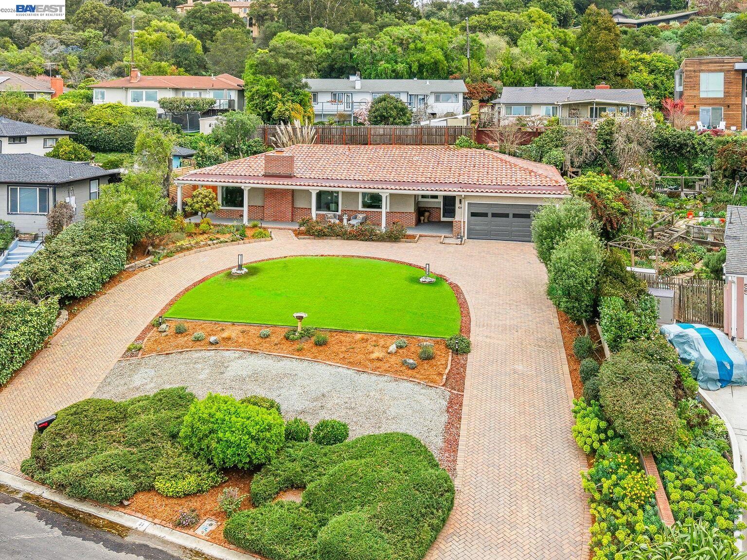 Detail Gallery Image 12 of 60 For 51 Franciscan Way, Kensington,  CA 94707 - 4 Beds | 3 Baths