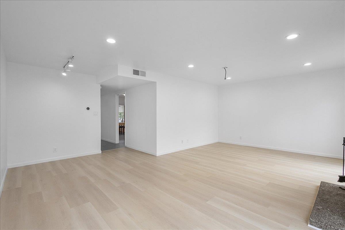 Detail Gallery Image 11 of 25 For 1141 Verdemar Dr, Alameda,  CA 94502 - 4 Beds | 2/1 Baths