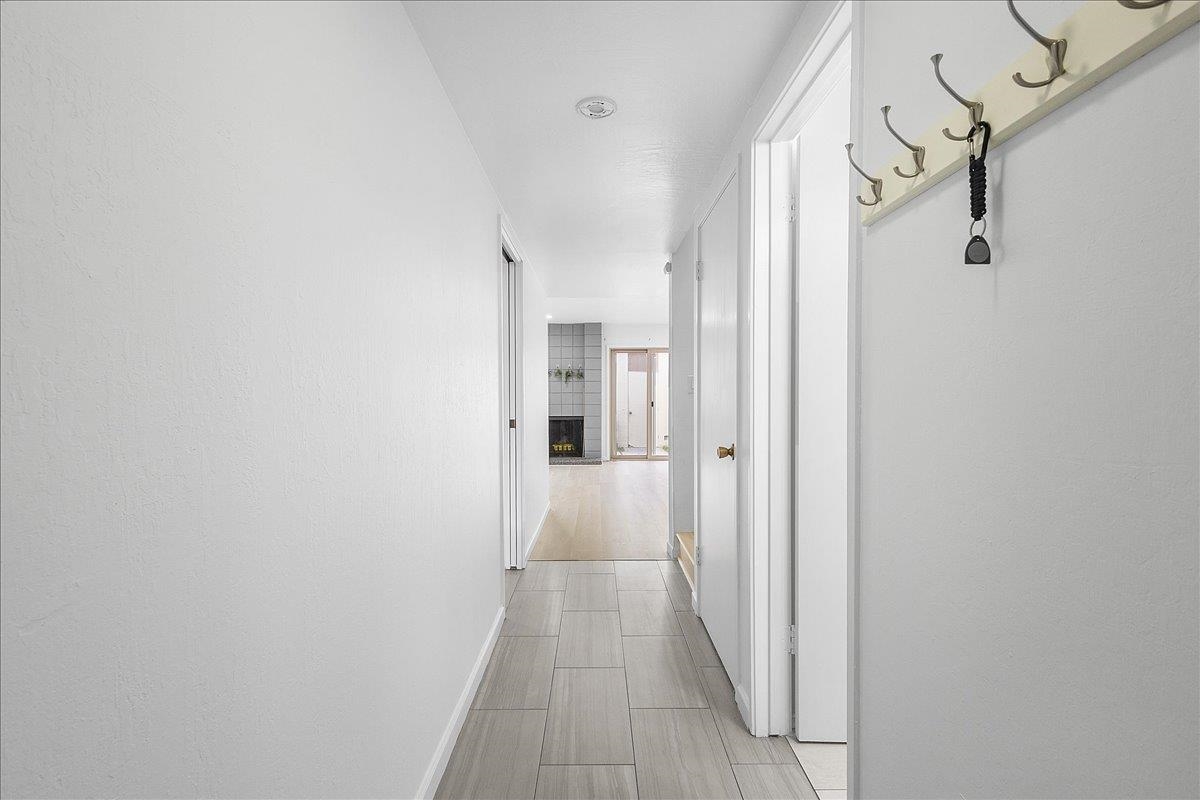 Detail Gallery Image 3 of 25 For 1141 Verdemar Dr, Alameda,  CA 94502 - 4 Beds | 2/1 Baths