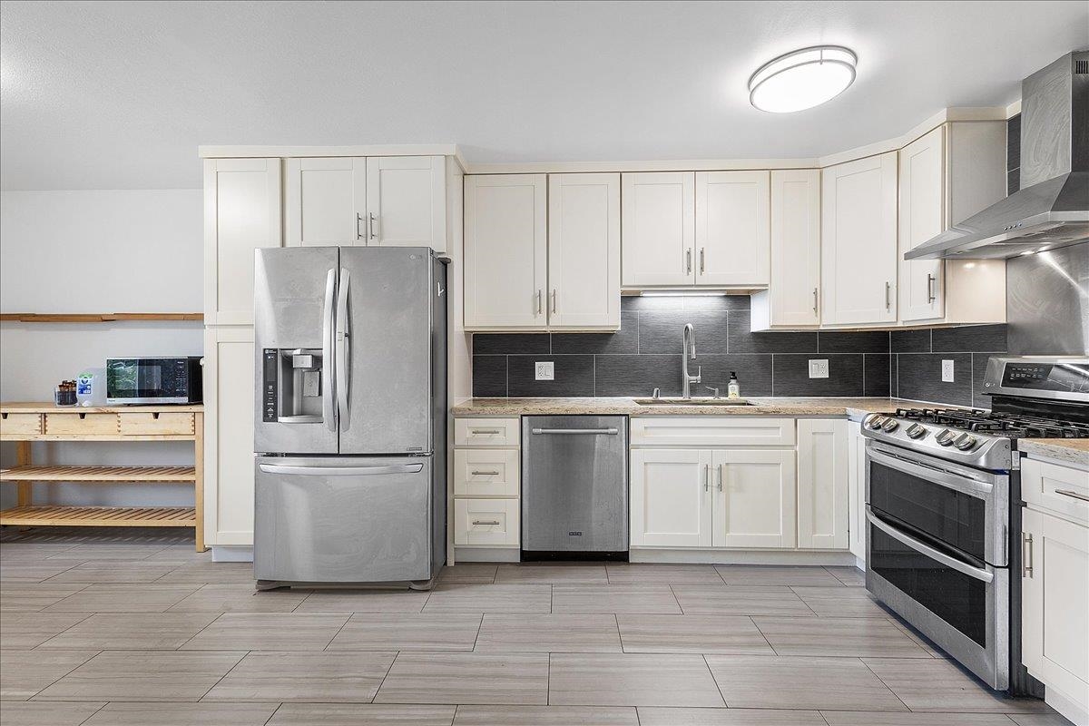 Detail Gallery Image 6 of 25 For 1141 Verdemar Dr, Alameda,  CA 94502 - 4 Beds | 2/1 Baths