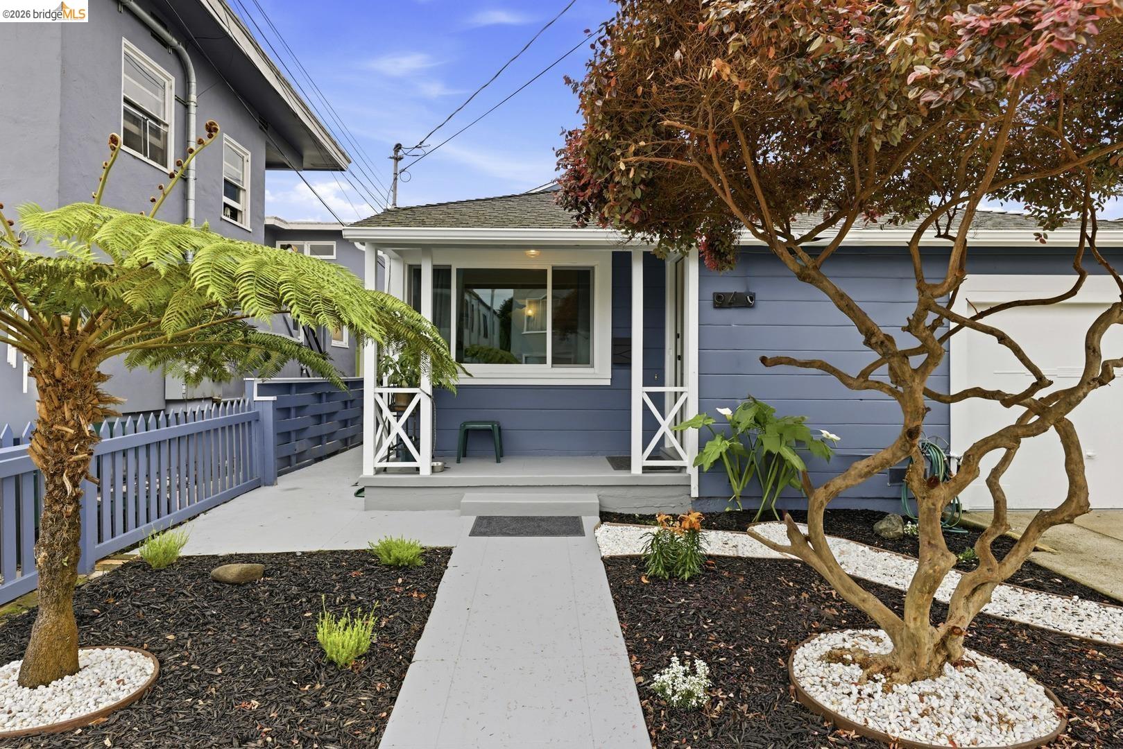 Detail Gallery Image 2 of 41 For 946 Kains Ave, Albany,  CA 94706 - 4 Beds | 2/1 Baths