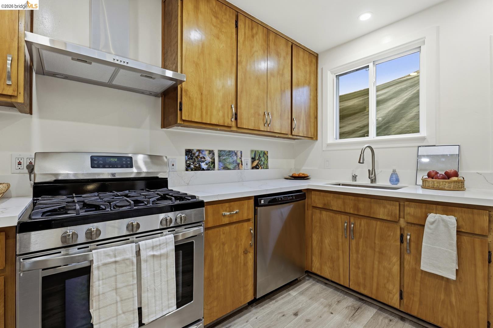 Detail Gallery Image 13 of 41 For 946 Kains Ave, Albany,  CA 94706 - 4 Beds | 2/1 Baths